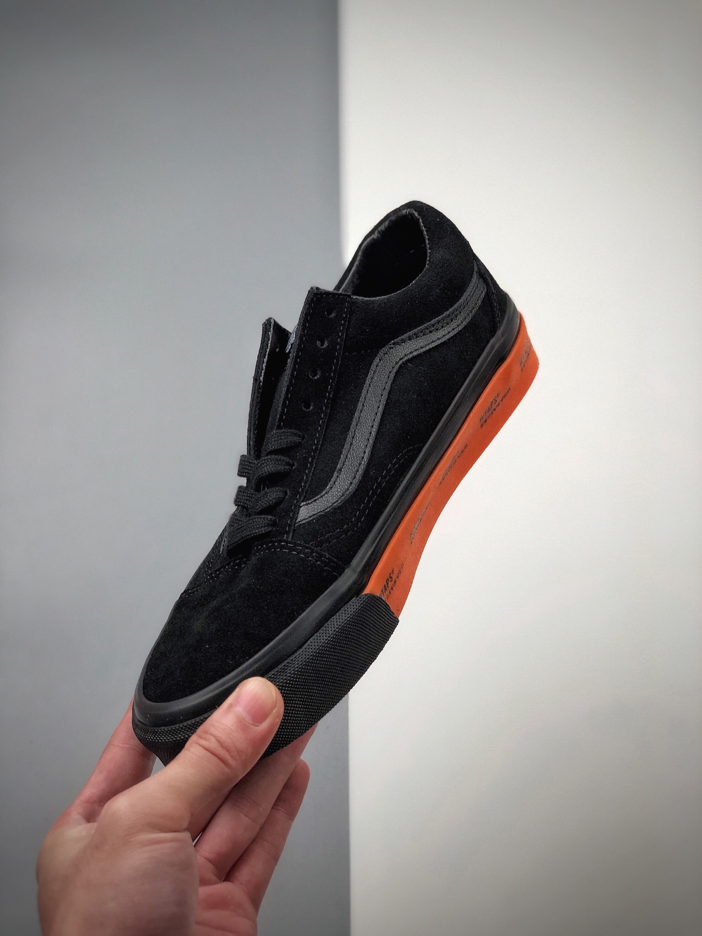 150  Vault by Vans x WTAPS OId Skool联名系列黑橙鞋款回归