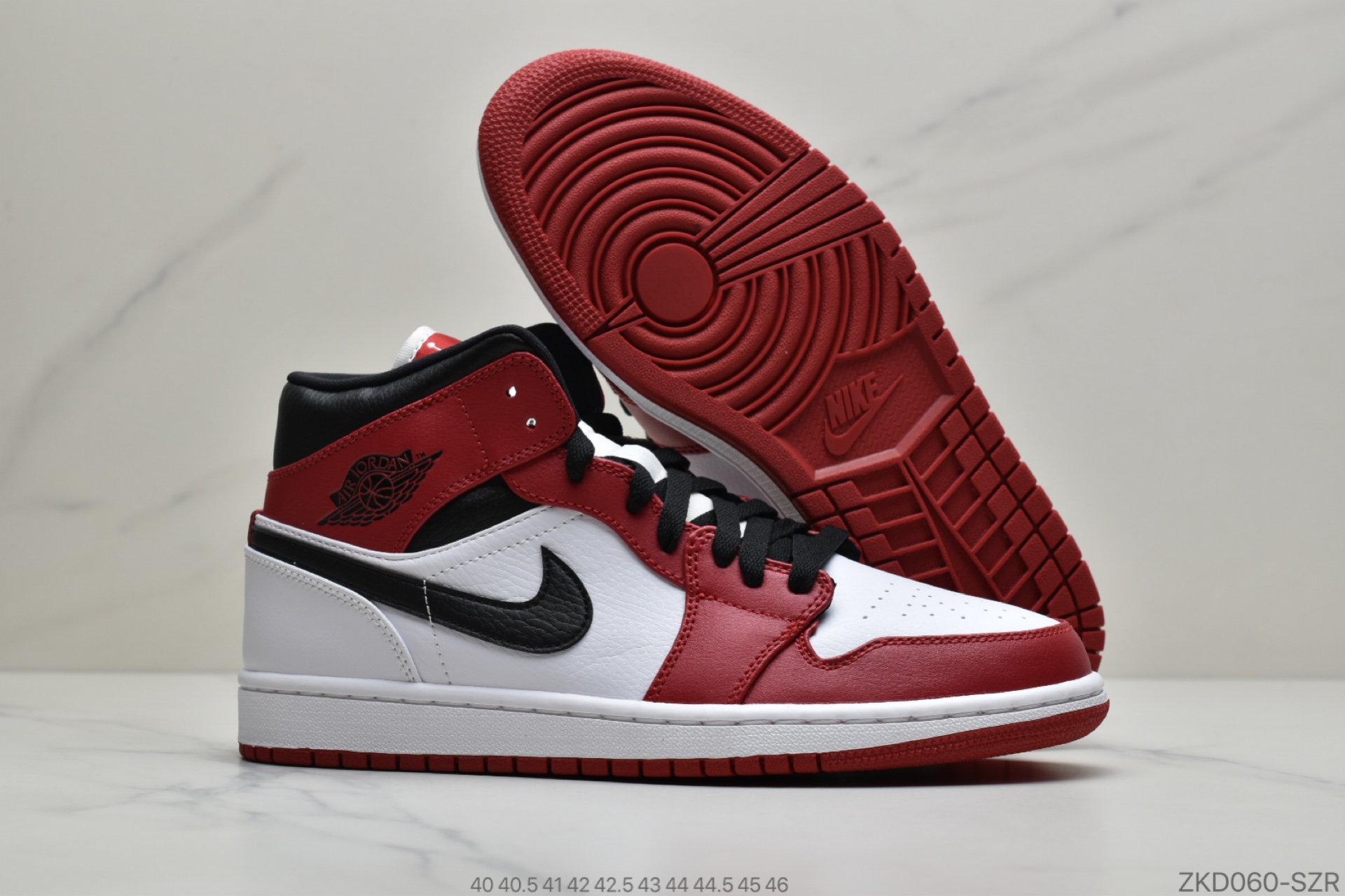270 公司级Air Jordan 1 Mid  中帮篮球鞋精雕细琢鞋型极致飞翼3D打印改良 554727-173