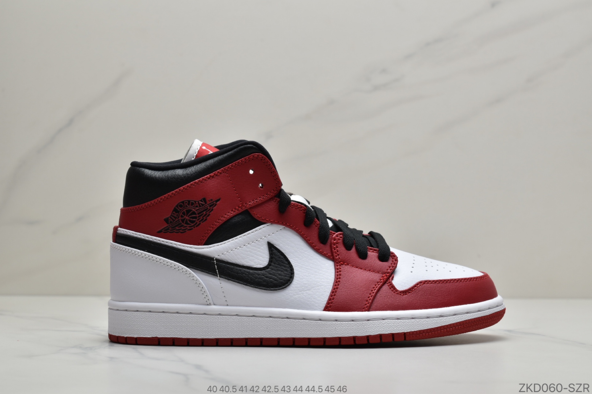 270 公司级Air Jordan 1 Mid  中帮篮球鞋精雕细琢鞋型极致飞翼3D打印改良 554727-173