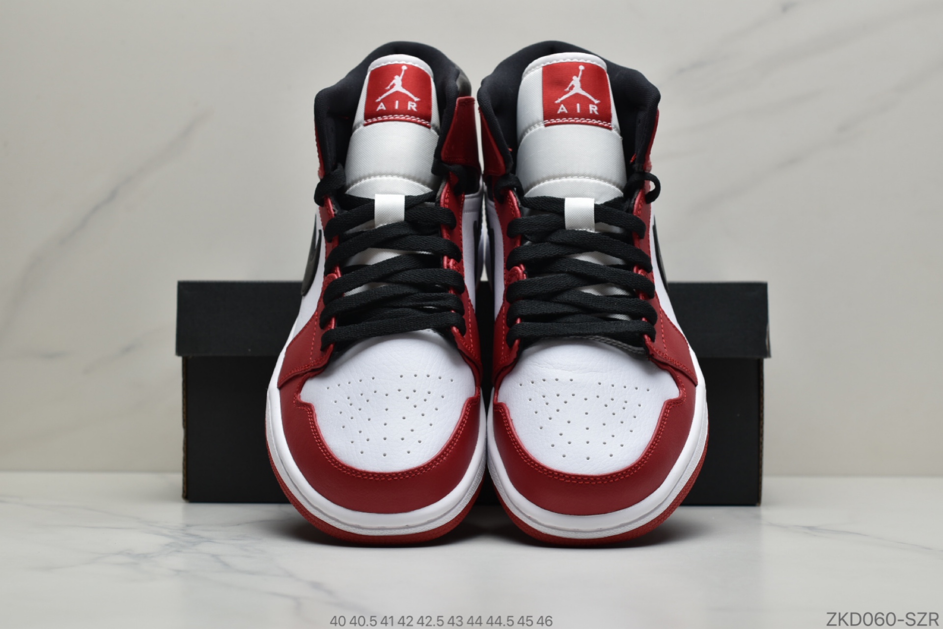 270 公司级Air Jordan 1 Mid  中帮篮球鞋精雕细琢鞋型极致飞翼3D打印改良 554727-173
