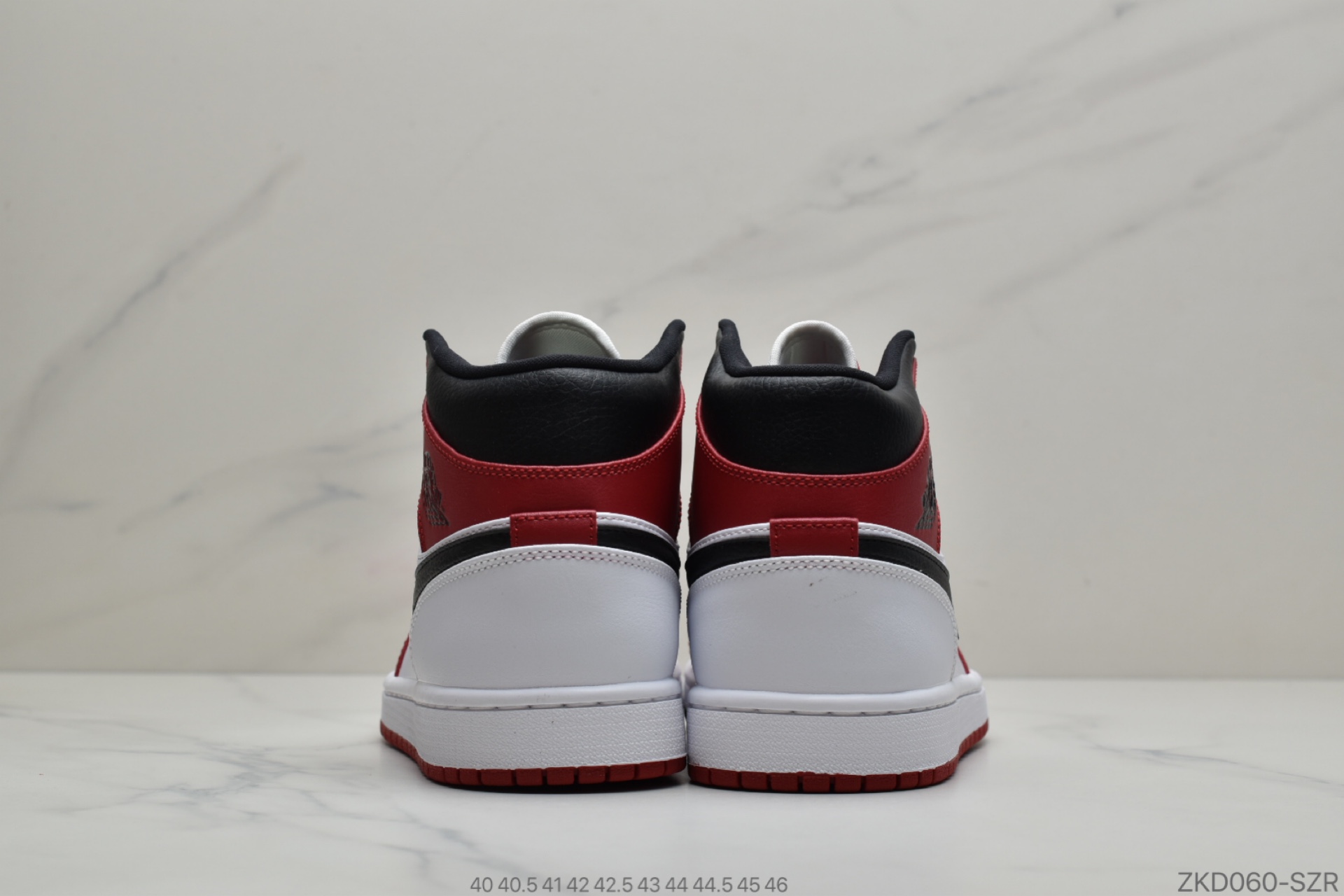 270 公司级Air Jordan 1 Mid  中帮篮球鞋精雕细琢鞋型极致飞翼3D打印改良 554727-173