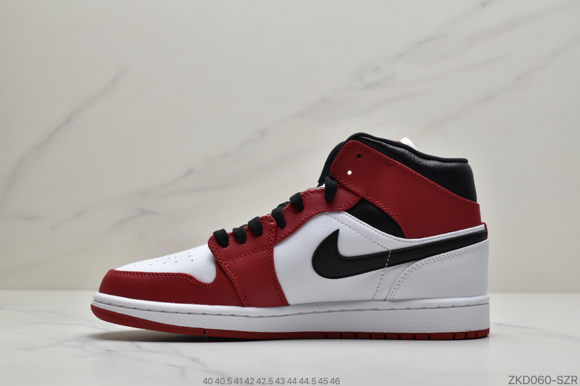 270 公司级Air Jordan 1 Mid  中帮篮球鞋精雕细琢鞋型极致飞翼3D打印改良 554727-173