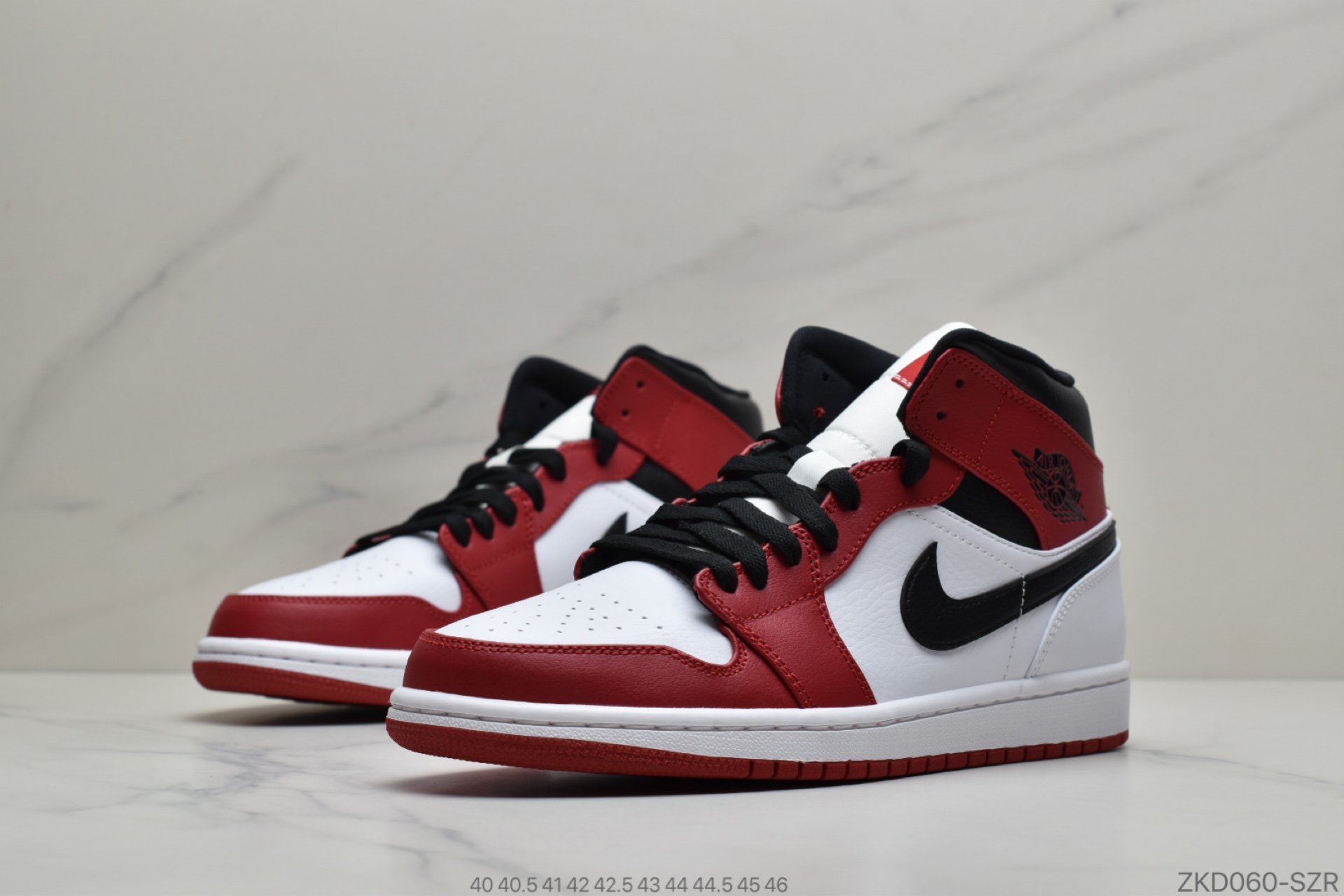 270 公司级Air Jordan 1 Mid  中帮篮球鞋精雕细琢鞋型极致飞翼3D打印改良 554727-173