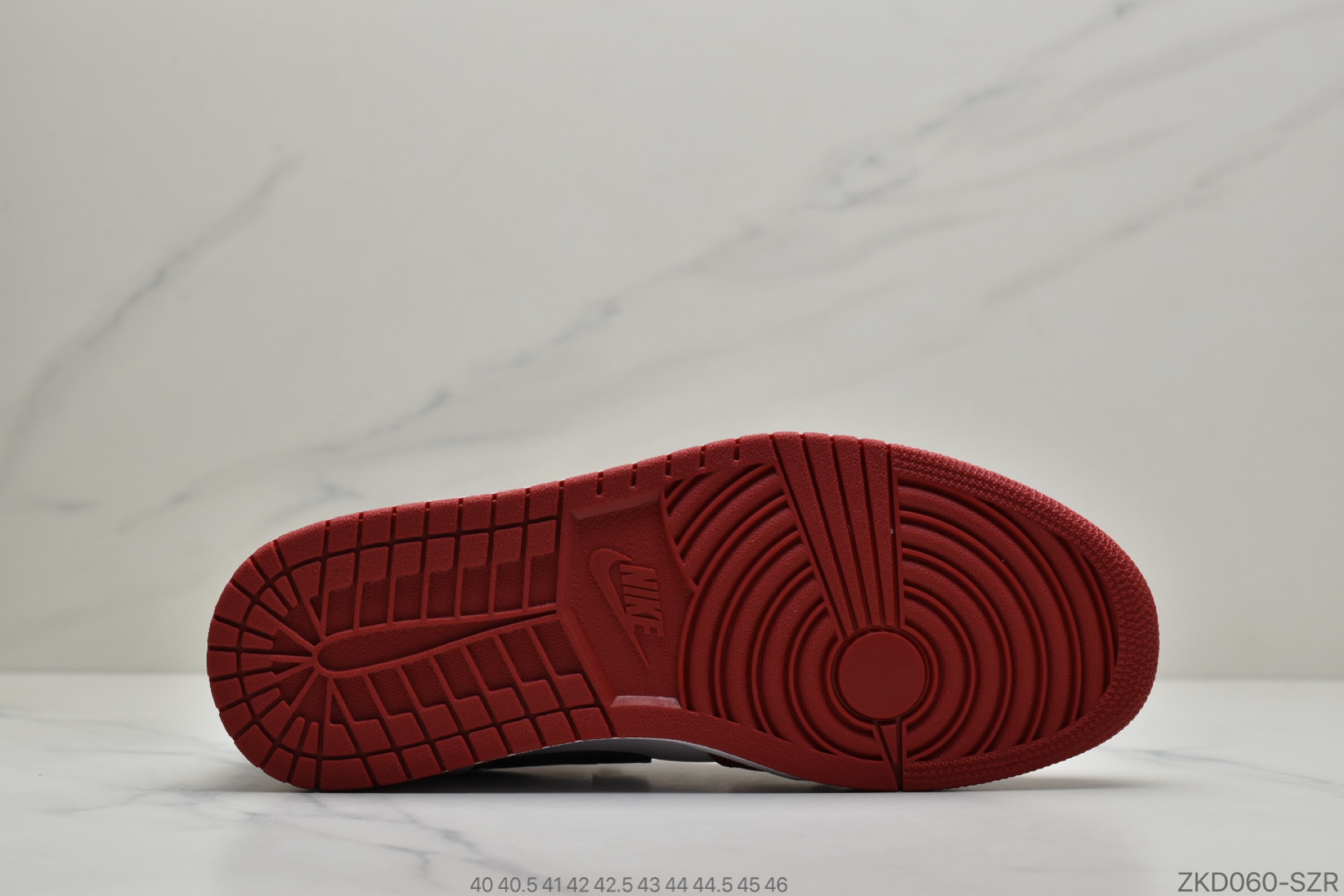 270 公司级Air Jordan 1 Mid  中帮篮球鞋精雕细琢鞋型极致飞翼3D打印改良 554727-173