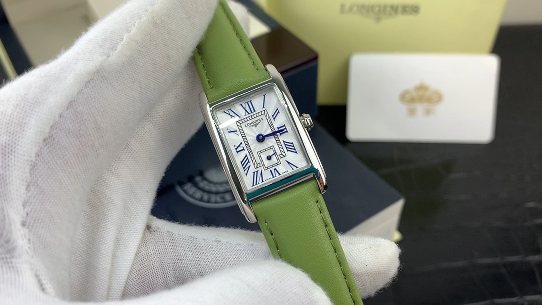 Longines 皇家 浪琴戴卓维纳系列女表配浅绿色表带视频欣赏