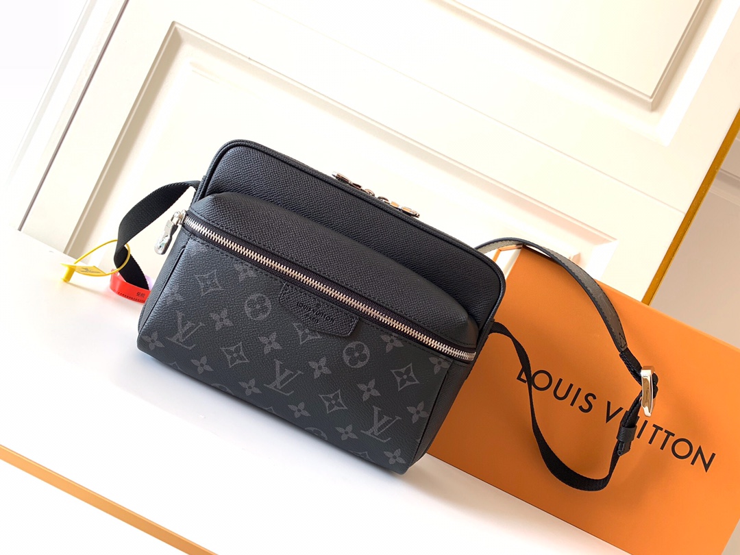 LOUIS VUITTON Outdoor messenger PM shoulder bag M30233