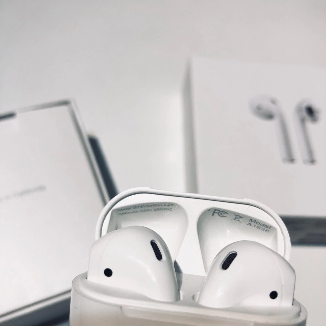 批💰120。Airpods二代 Airpods2代蓝牙耳机
真电池显示版本同步官方链接操作
入耳检测感应同步音质续航唤醒siri
洛达芯片5.0蓝牙系统 Apple苹果原装
音质上面的效果绝对是带来惊喜的音乐感代入感非常足
不会像市面上普通的蓝牙耳机一样粗糙