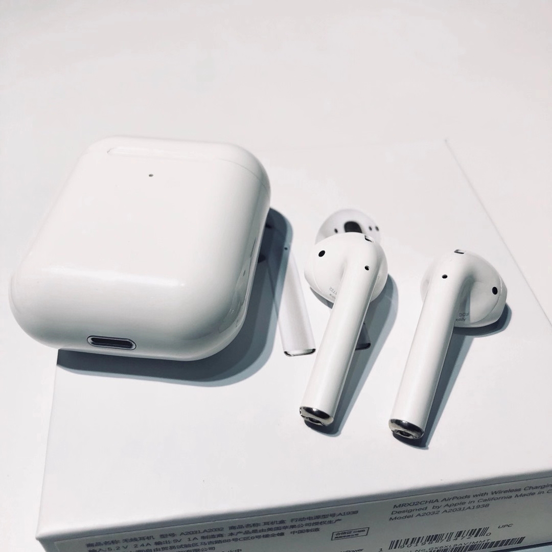 批💰120。Airpods二代 Airpods2代蓝牙耳机
真电池显示版本同步官方链接操作
入耳检测感应同步音质续航唤醒siri
洛达芯片5.0蓝牙系统 Apple苹果原装
音质上面的效果绝对是带来惊喜的音乐感代入感非常足
不会像市面上普通的蓝牙耳机一样粗糙