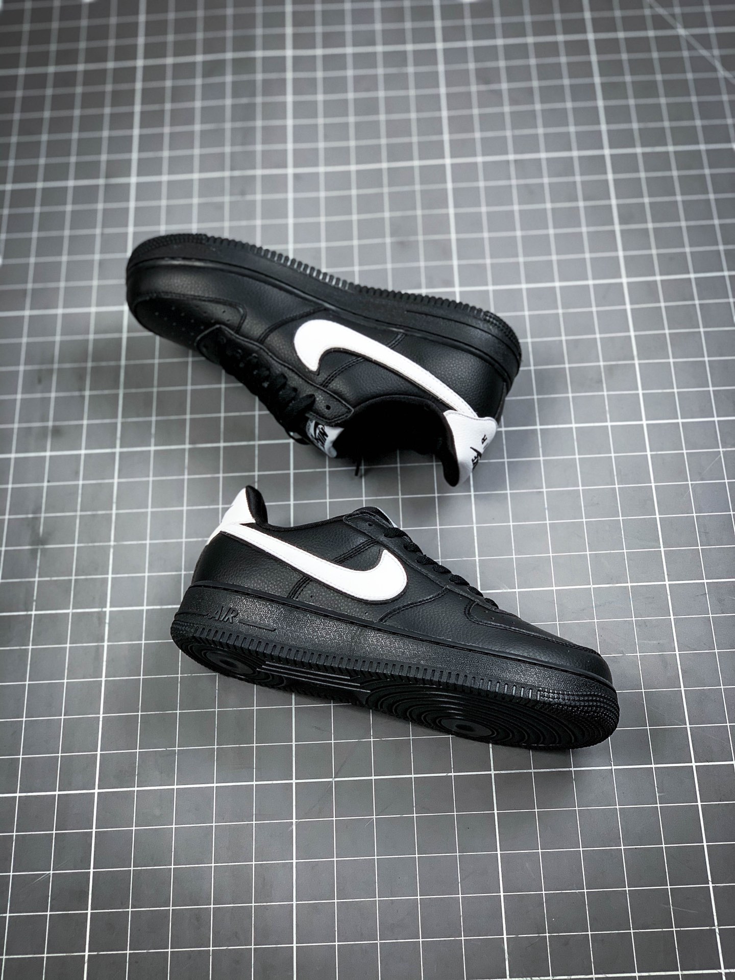 170 耐克Nike Air Force 1 Low Retro QS  ”FRIDAY” 空军一号低帮休闲运动板鞋  货号：CQ0492-001