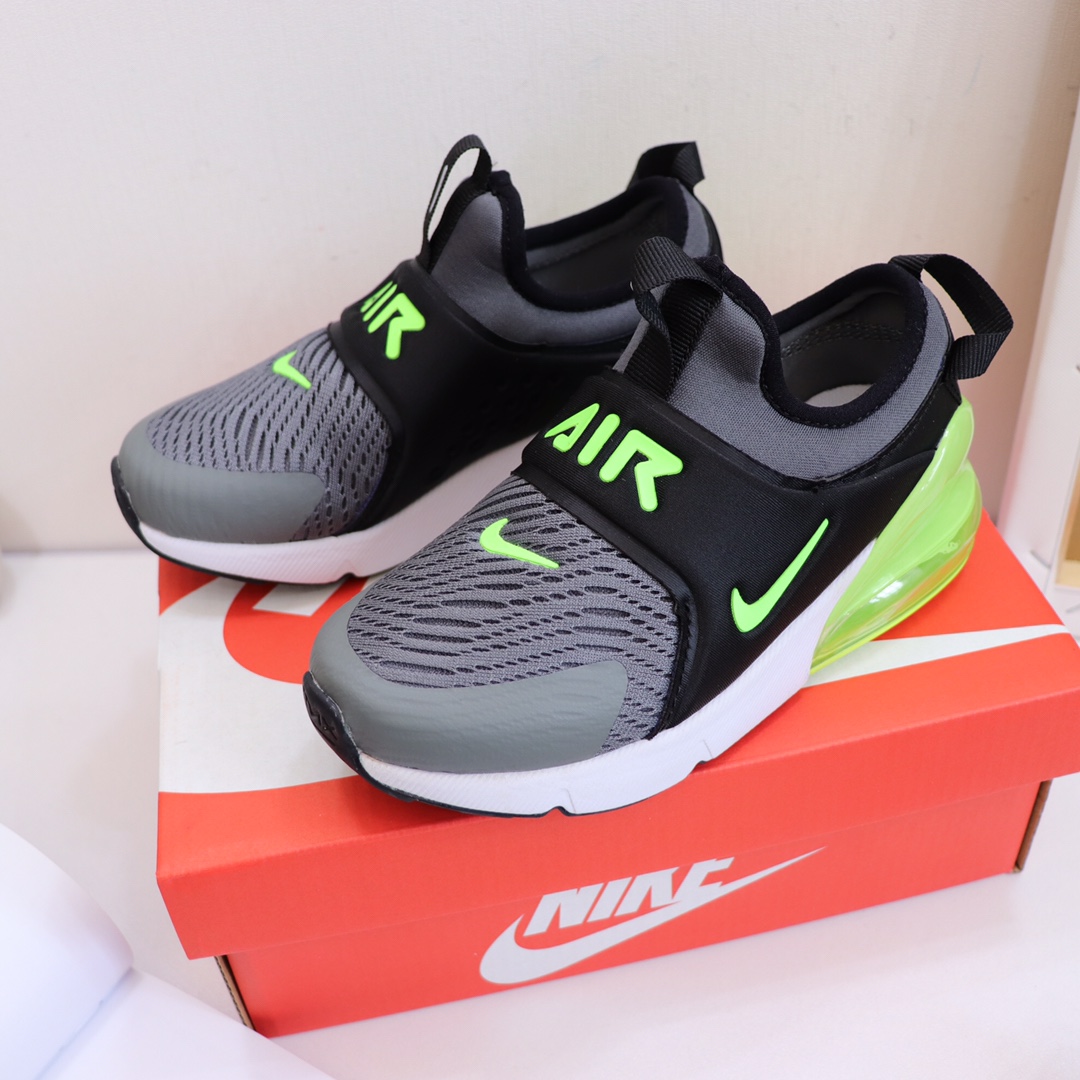 NO:211038,Collection of color matching. There are 9 colors in total. The foot cover is convenient for babies to put on and take off by themselves. Nike series,19860909合集配色.一共9个配色. 套脚方便宝宝自行穿脱,耐克系列,,Children's