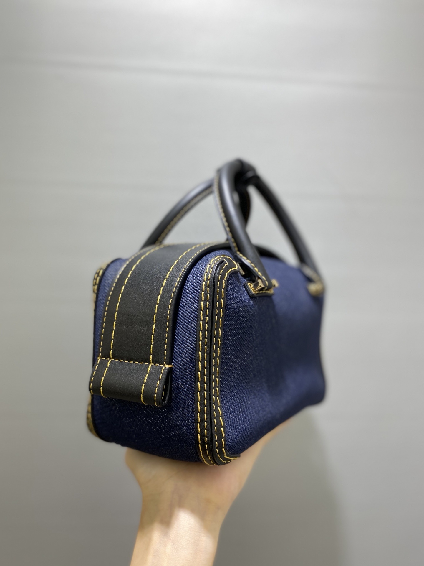 DelvauxCoolbox丹宁系列CoolBox采用日本上等牛仔布制成的BrillantTrench包