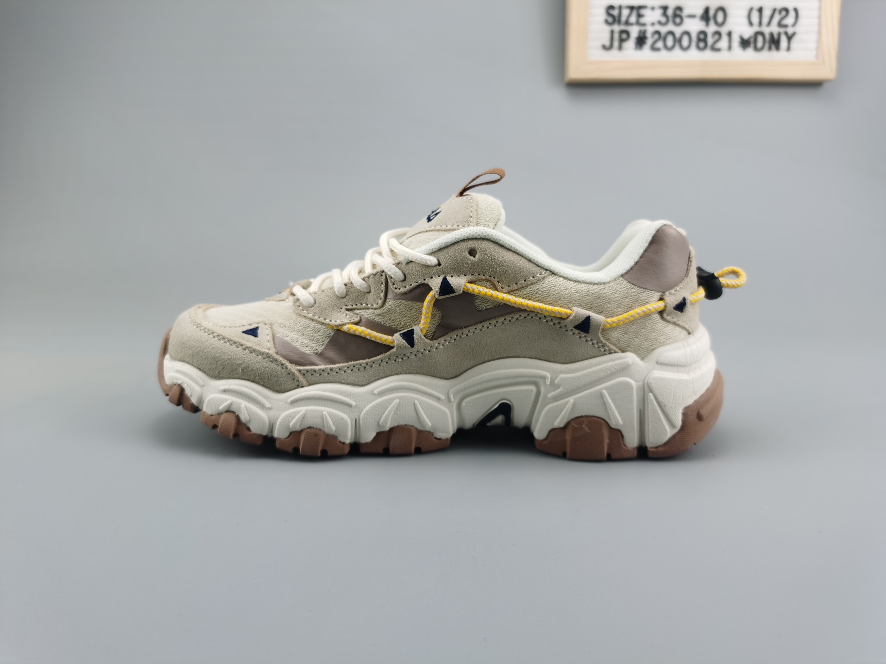 ♨️价格：公司货特价110
♨️码数：👉 如图所示👈 
♨️编码：JP200821¥DNY
♨️简介：公司级斐乐FILA 韩国网红爪爪鞋猫爪鞋老爹鞋FS1RIB3103X-BEG 尺码：36-40带半码