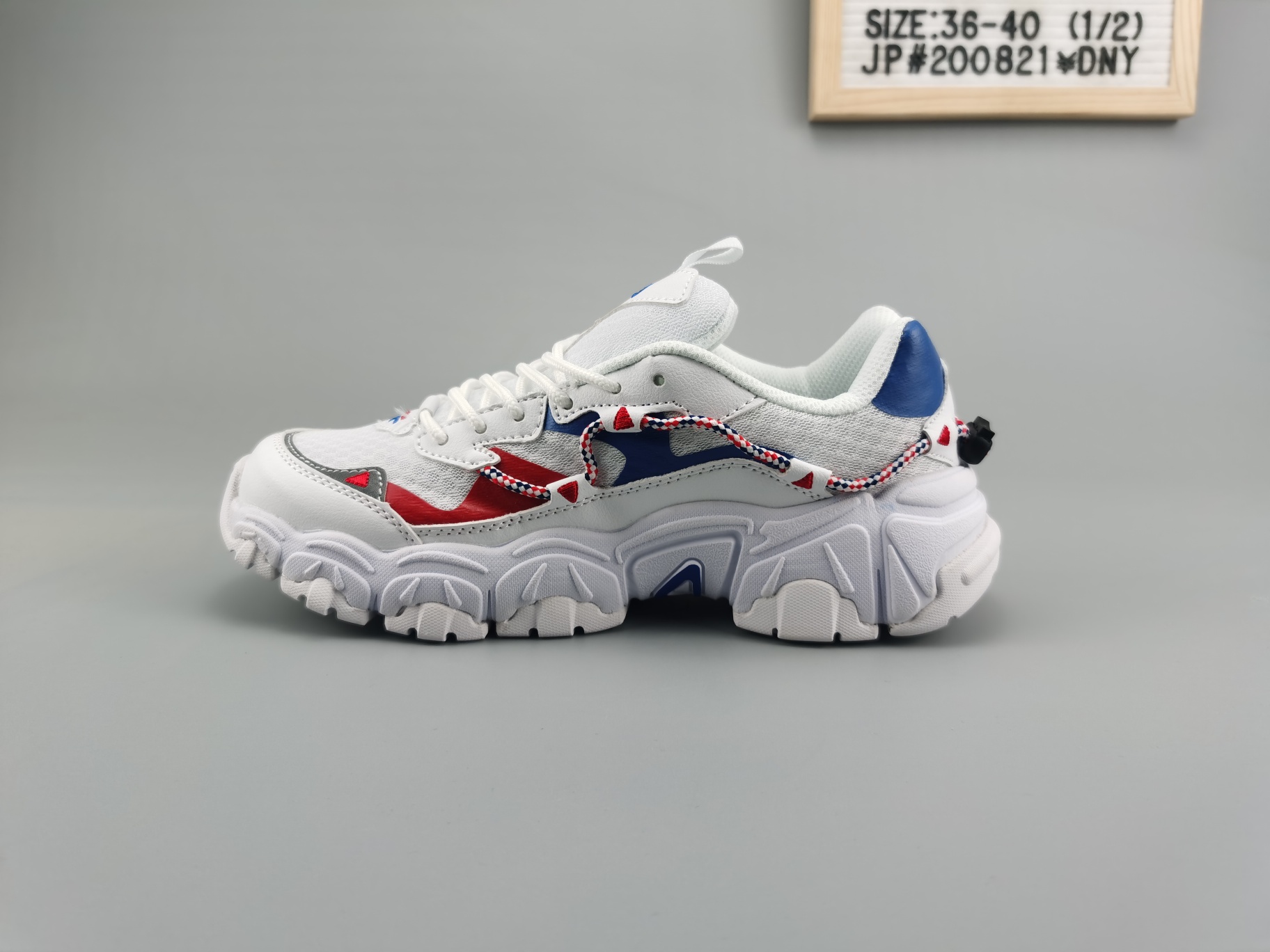 ♨️价格：公司货特价110
♨️码数：👉 如图所示👈 
♨️编码：JP200821¥DNY
♨️简介：公司级斐乐FILA 韩国网红爪爪鞋猫爪鞋老爹鞋FS1RIB3103X-BEG 尺码：36-40带半码