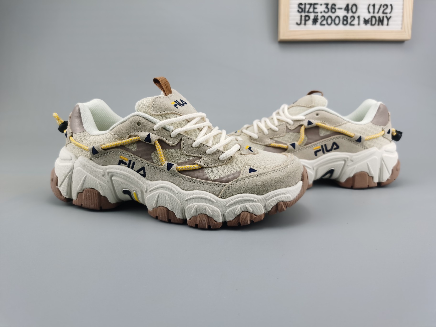 🈴️ ❗️主图集合图❗️
♨️价格：公司货特价110
♨️码数：👉 如图所示👈 
♨️编码：JP200821¥DNY
♨️简介：公司级斐乐FILA 韩国网红爪爪鞋猫爪鞋老爹鞋FS1RIB3103X-BEG 尺码：36-40带半码