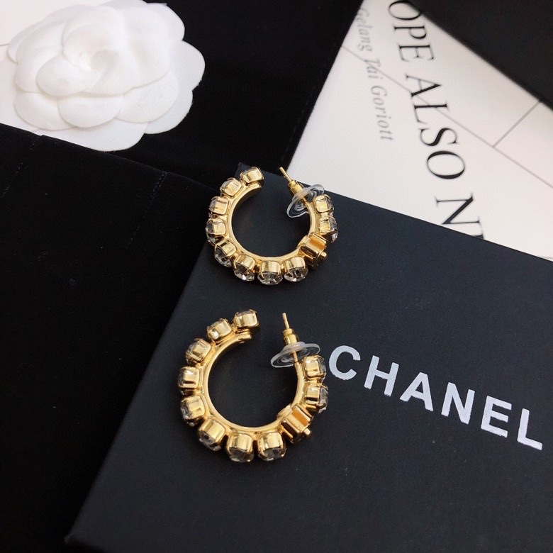 💝💝💝官网打版 小香 CHANEL 满钻耳钉耳坠 优雅大方精工设计   雕刻 非常修饰脸型    青春活