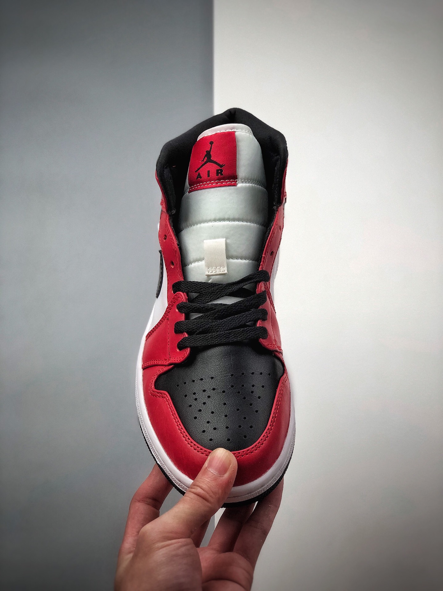 250 Air Jordan 1 Mid 中帮 Air Jordan 1 Mid “Chicago Black Toe” 554724-069