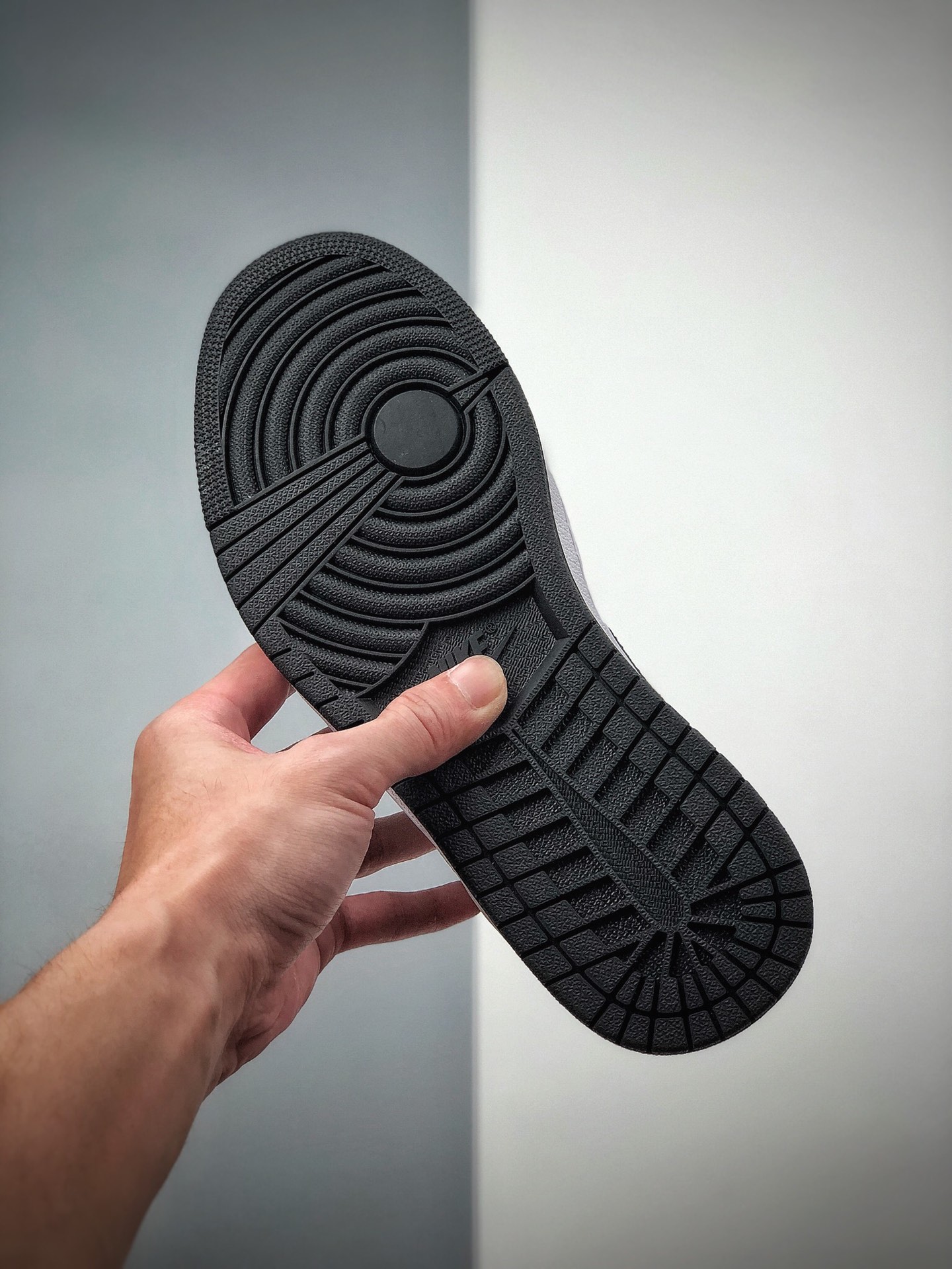 250 Air Jordan 1 Mid 中帮 Air Jordan 1 Mid “Chicago Black Toe” 554724-069