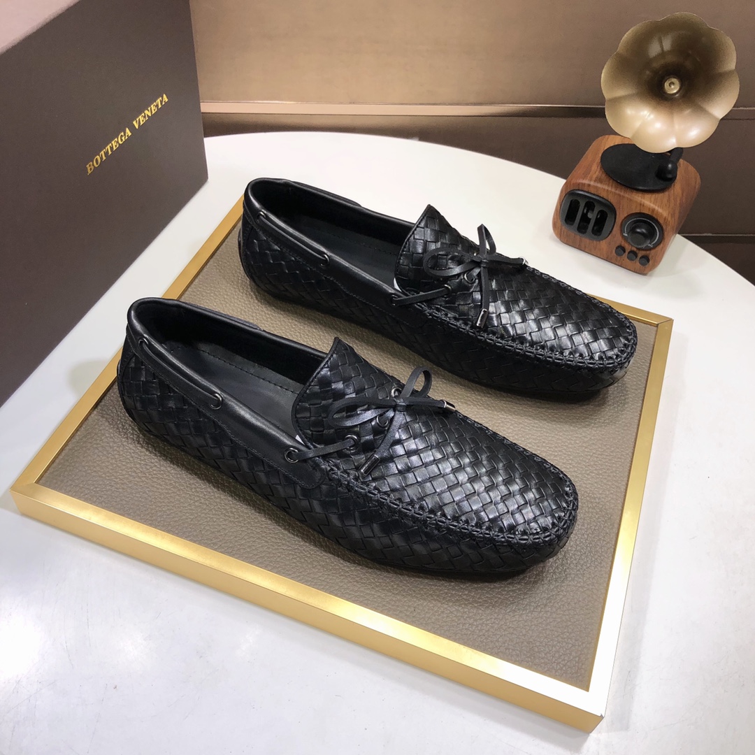 J0 Bottega Veneta  官网男鞋👊🏻牛皮编织🔰内里牛皮橡胶大底🔲专柜1:1品质 每一位成功男士的身份衬托🍃上脚大气稳重🚶🏻🚶🏻高端定制专柜原版复刻📯进口牛皮纯手工编织🐂不管风吹雨打鞋楦不变🔘经得起时间的验证🔍️