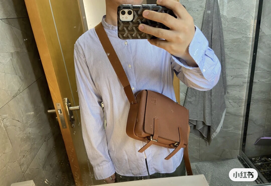 LOEWE罗意威 Military Messenger最新版信使包 0339棕色