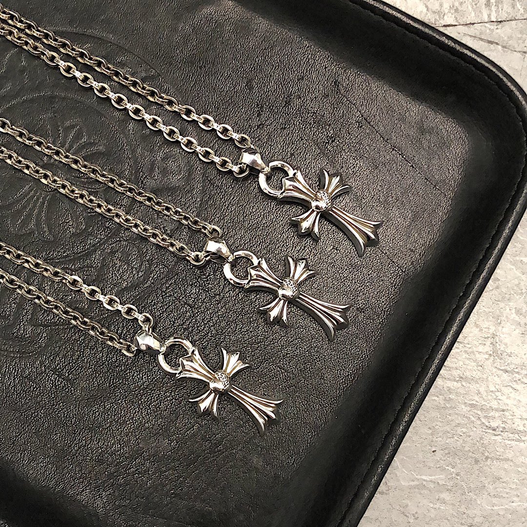 Chrome Hearts 开版 独家拍摄 (MZ)【新品上架】𝗖𝗵𝗿𝗼𝗺𝗲 𝗛𝗲𝗮𝗿𝘁𝘀 克罗心桃心 十字架项链