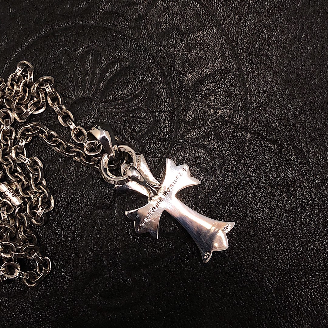 Chrome Hearts 开版 独家拍摄 (MZ)【新品上架】𝗖𝗵𝗿𝗼𝗺𝗲 𝗛𝗲𝗮𝗿𝘁𝘀 克罗心桃心 十字架项链