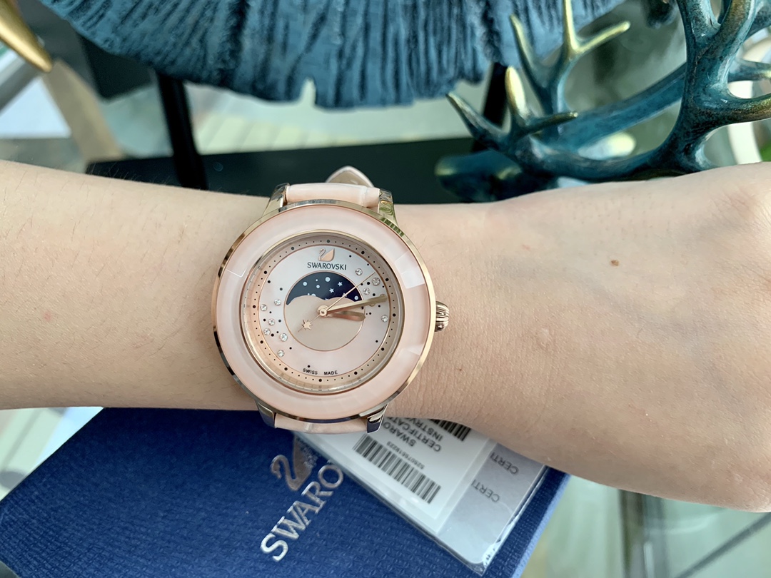 Swarovski Octea Lux系列 月相手表手表 2