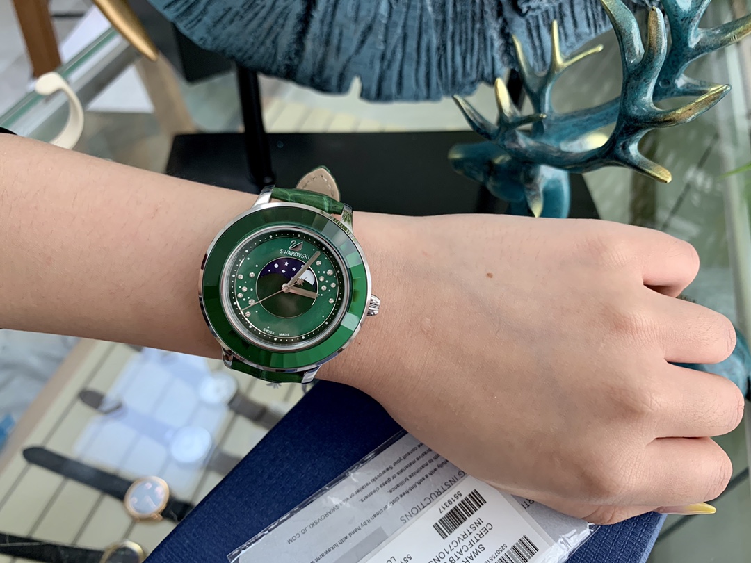 Swarovski Octea Lux系列 月相手表手表 2