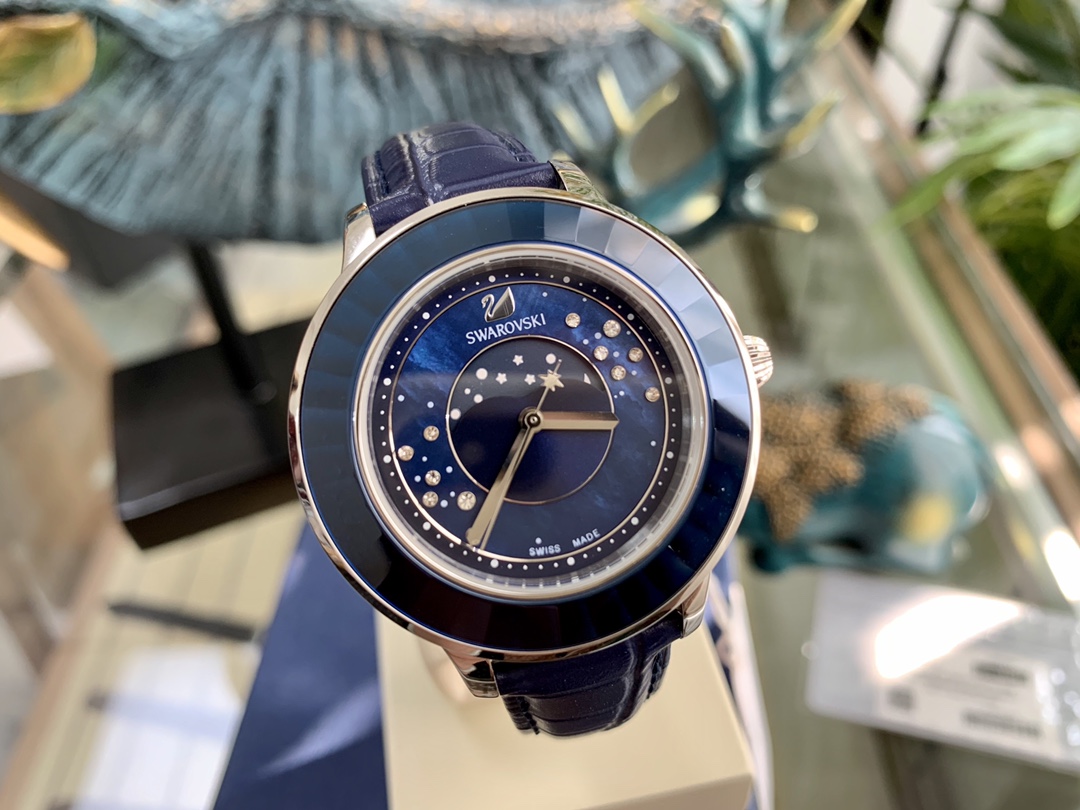 Swarovski施华洛世奇纪念50周年登月限量款月相手表