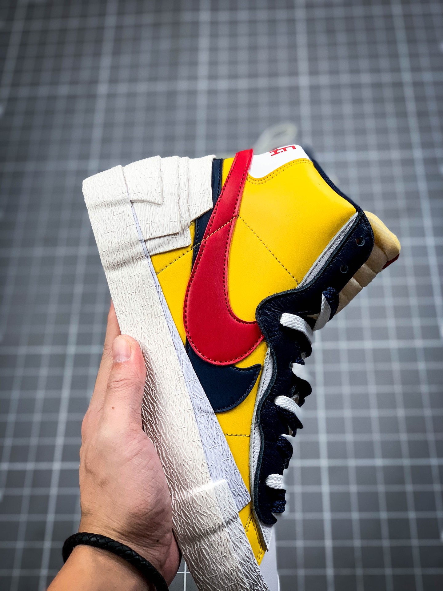 420 S2纯原生产线 渠道裸鞋级 Sacai X NK Blazer Mid Dunk 黄蓝配色 货号：BV0072-100