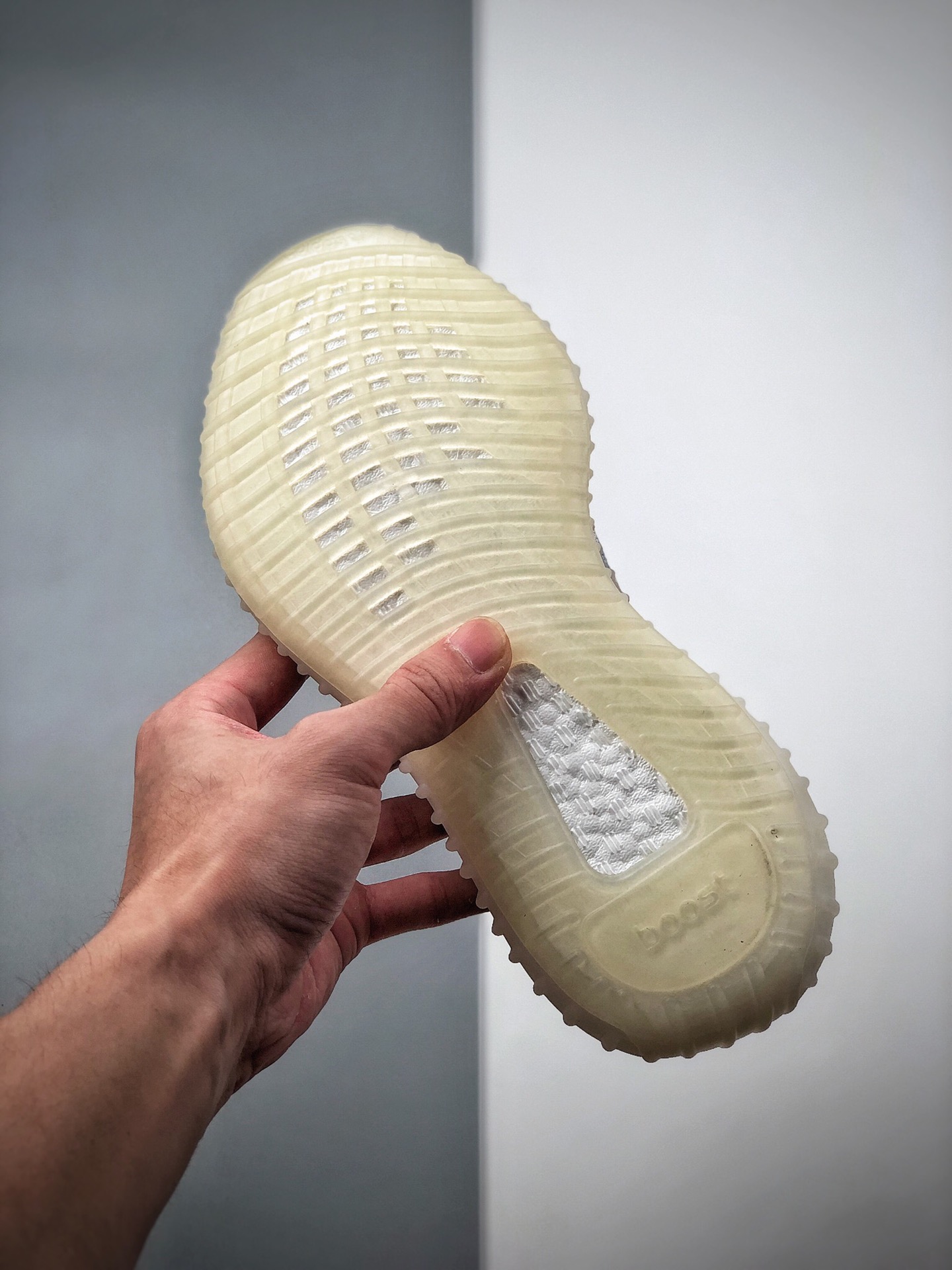 250 400以下绝无对手 #Adidas Yeezy 350 Boost V2 七彩 货号：FU0103