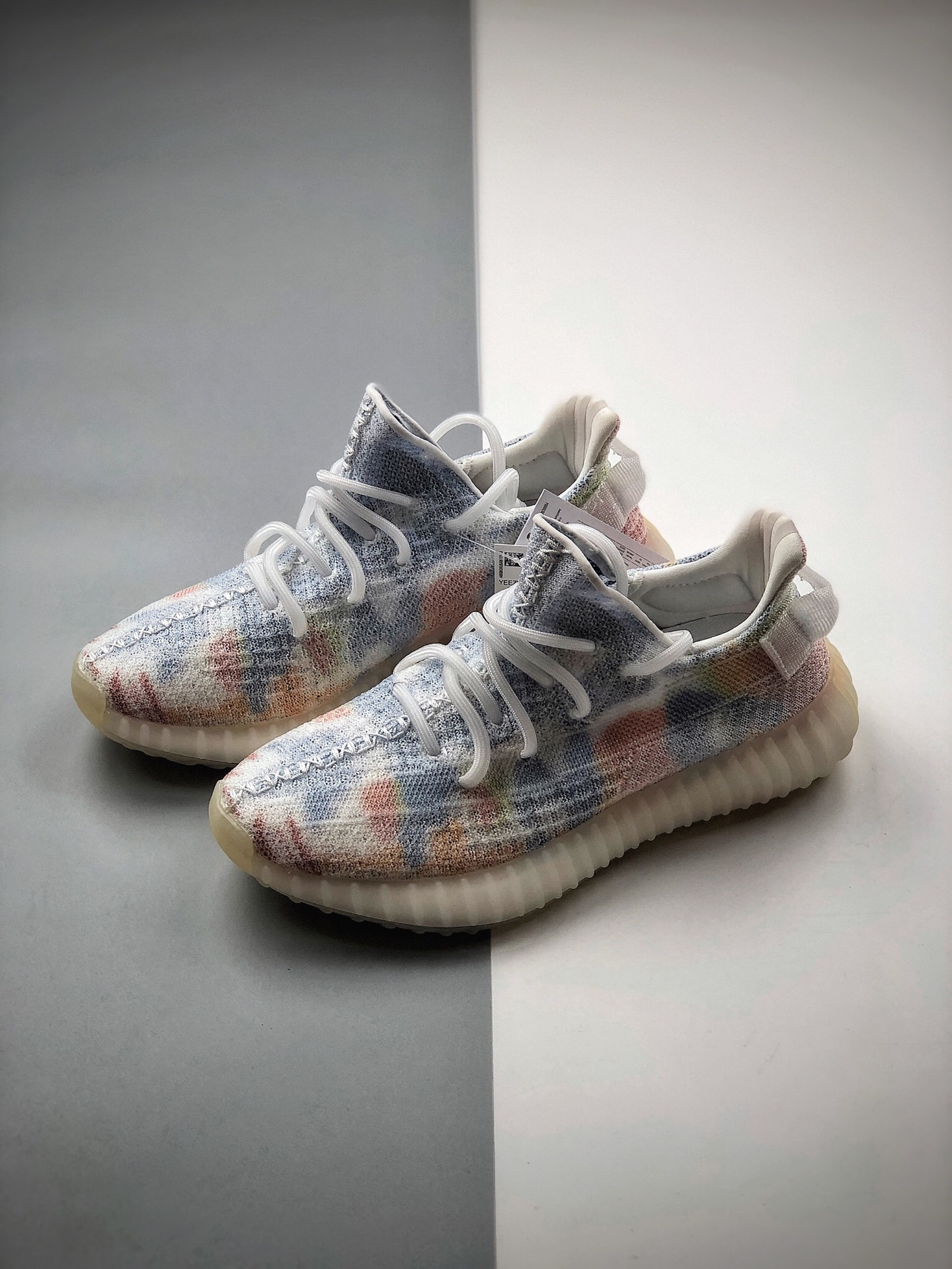 250 400以下绝无对手 #Adidas Yeezy 350 Boost V2 七彩 货号：FU0103