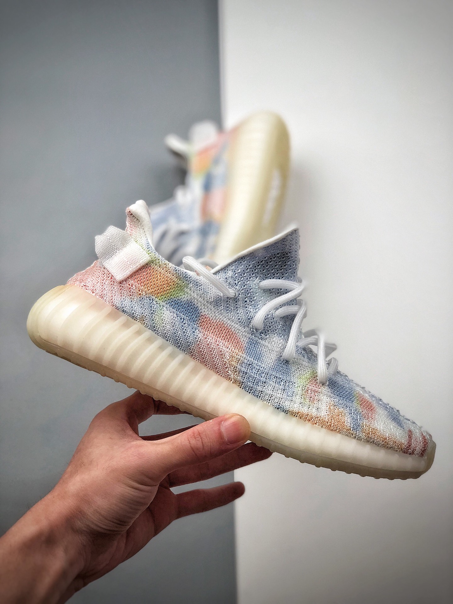 250 400以下绝无对手 #Adidas Yeezy 350 Boost V2 七彩 货号：FU0103