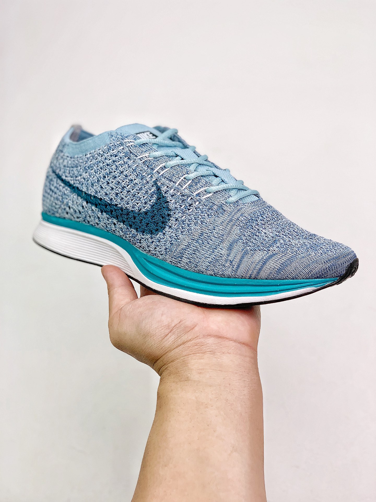 180 Nike Flyknit Racer 轻盈跑鞋
