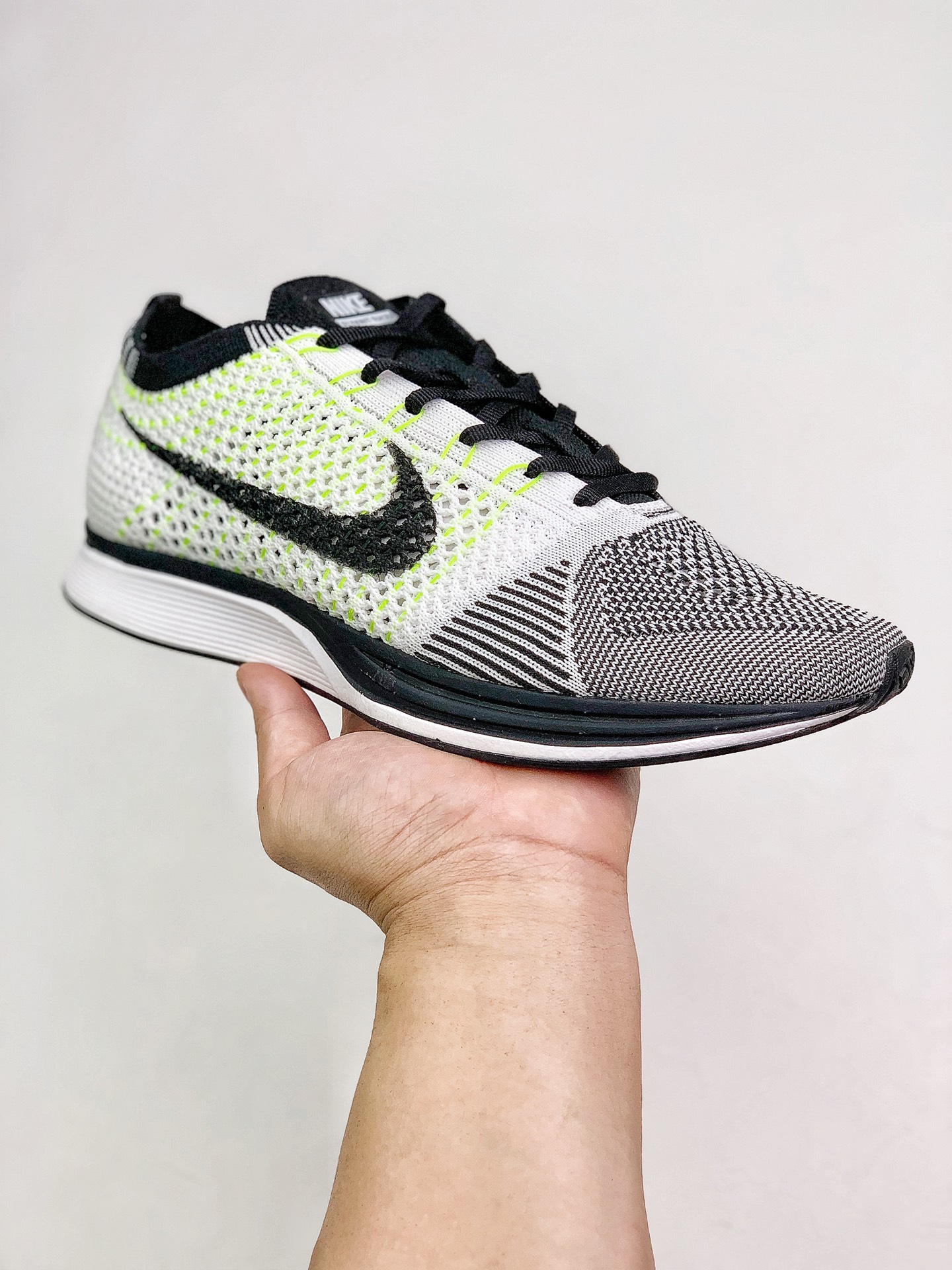 180 Nike Flyknit Racer 轻盈跑鞋