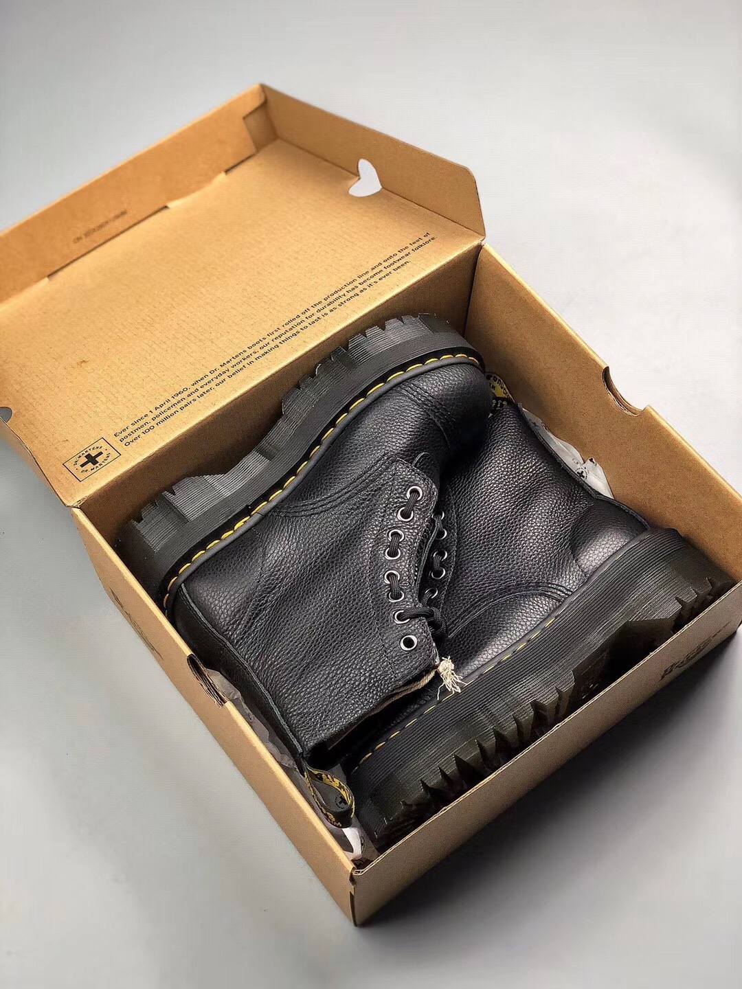 The top version of Dr.martens Martin boots JAdan muffin thick-bottomed eight-hole crust