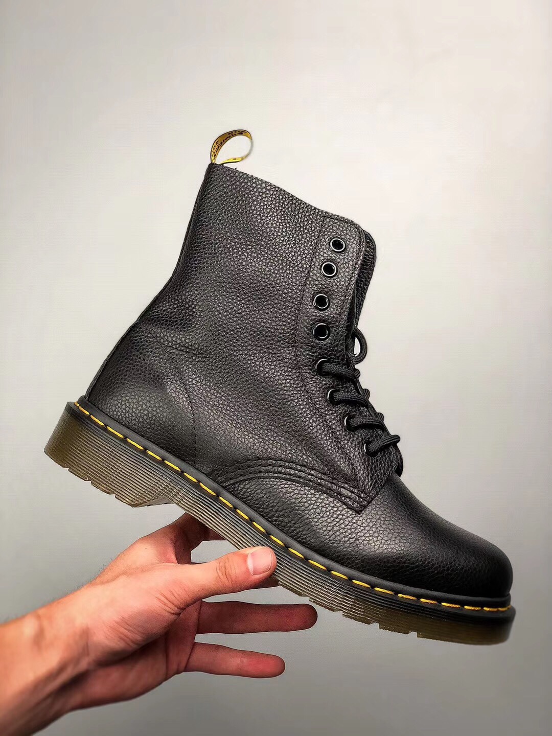 Autumn and winter Internet celebrity classic British style online manpower must-have Dr.martens Martin boots 1460 high-top series