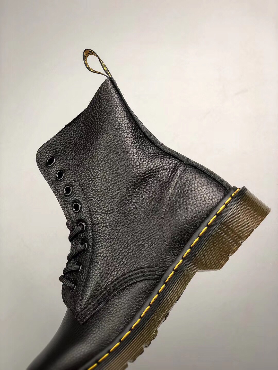 Autumn and winter Internet celebrity classic British style online manpower must-have Dr.martens Martin boots 1460 high-top series