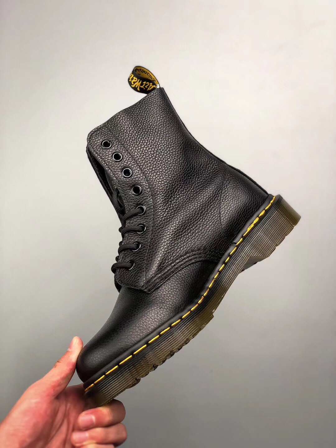 Autumn and winter Internet celebrity classic British style online manpower must-have Dr.martens Martin boots 1460 high-top series