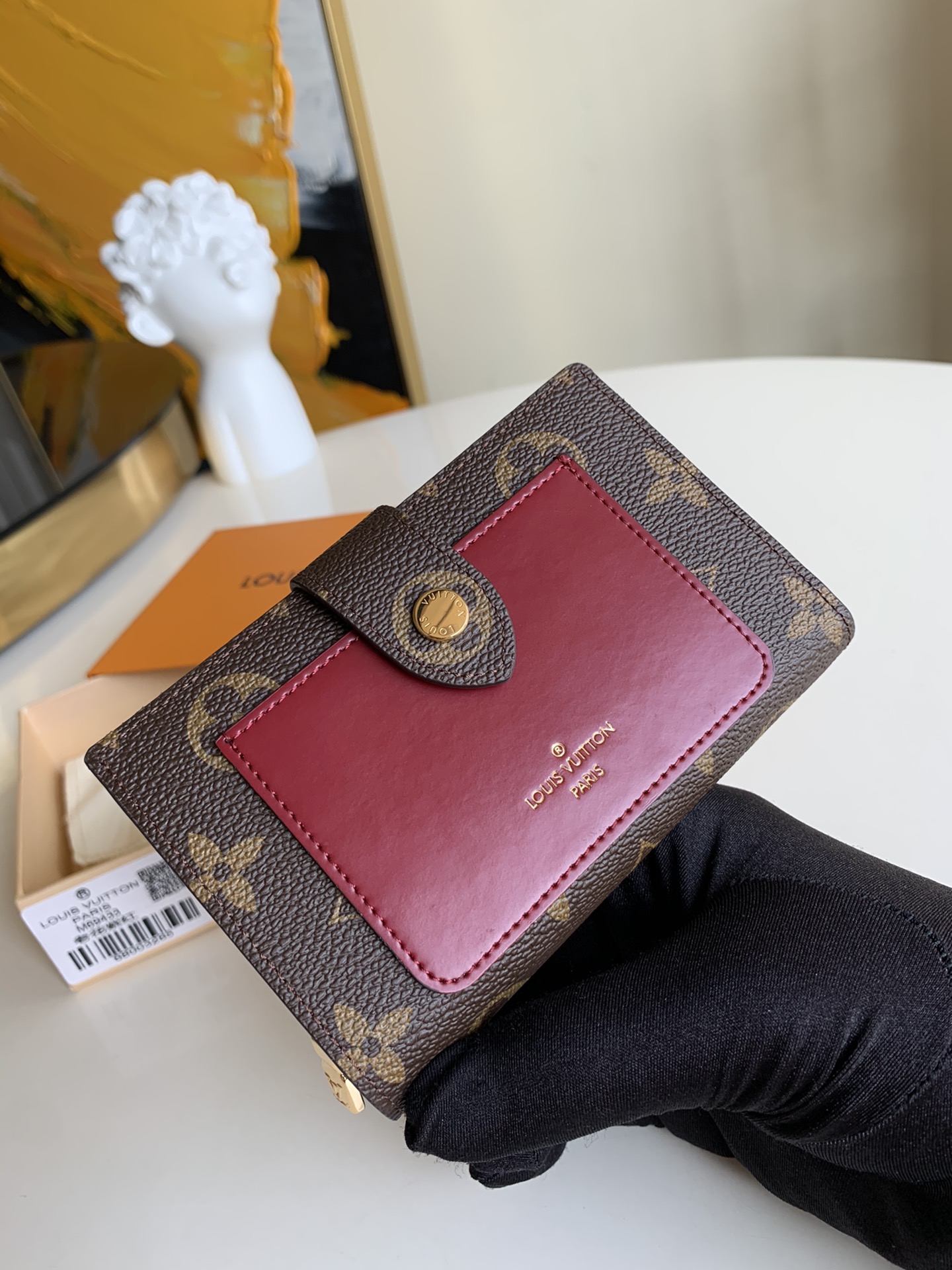 NO:396076,【Exclusive real photo N69433】Juliette wallet M69433 large flower sets up the classic Monogram canvas with a chic front bag made of Monogram Giant Reverse. The compact configuration includes card slots, banknote bags and zipper change compartments, paired with LV Circle snaps. 13.5 x 11.0 x 3.0 cm A.,LV [original leather],louis vuitton,versace19860909【独家实拍N69433】Juliette 钱夹M69433大花以经典 Monogram 帆布烘托 Monogram Giant Reverse 帆布裁制的别致前袋.紧凑构型内设卡位、钞票袋和拉链零钱隔层,搭配 LV Circle 按扣.13.5 x 11.0 x 3.0 厘米 A.,LV【原厂皮】,louis vuitton,versace,Bag