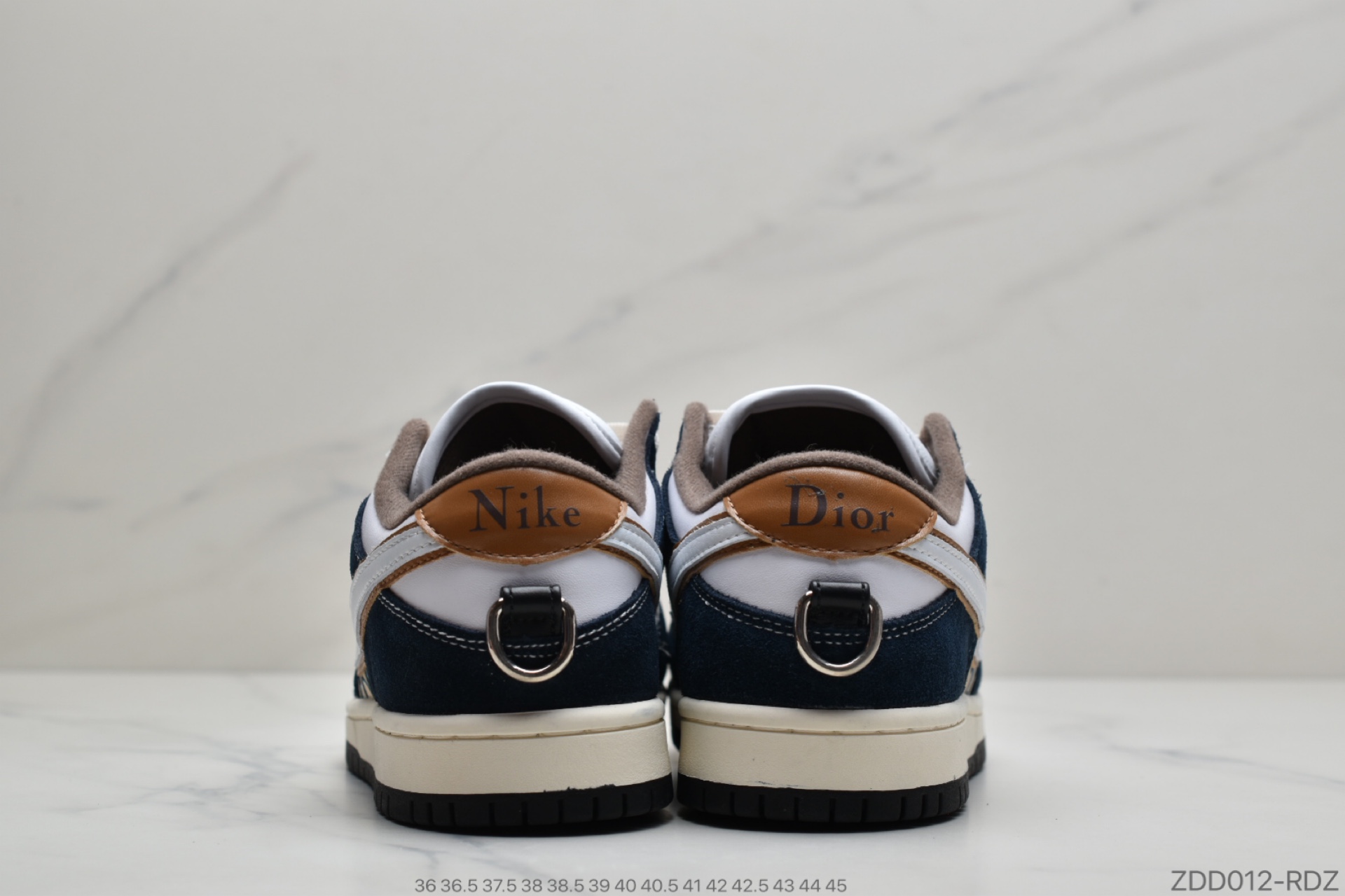 230 公司级耐克NIKE Dunk SB Low Dior定制整双鞋以今年超火的Dunk SB Low