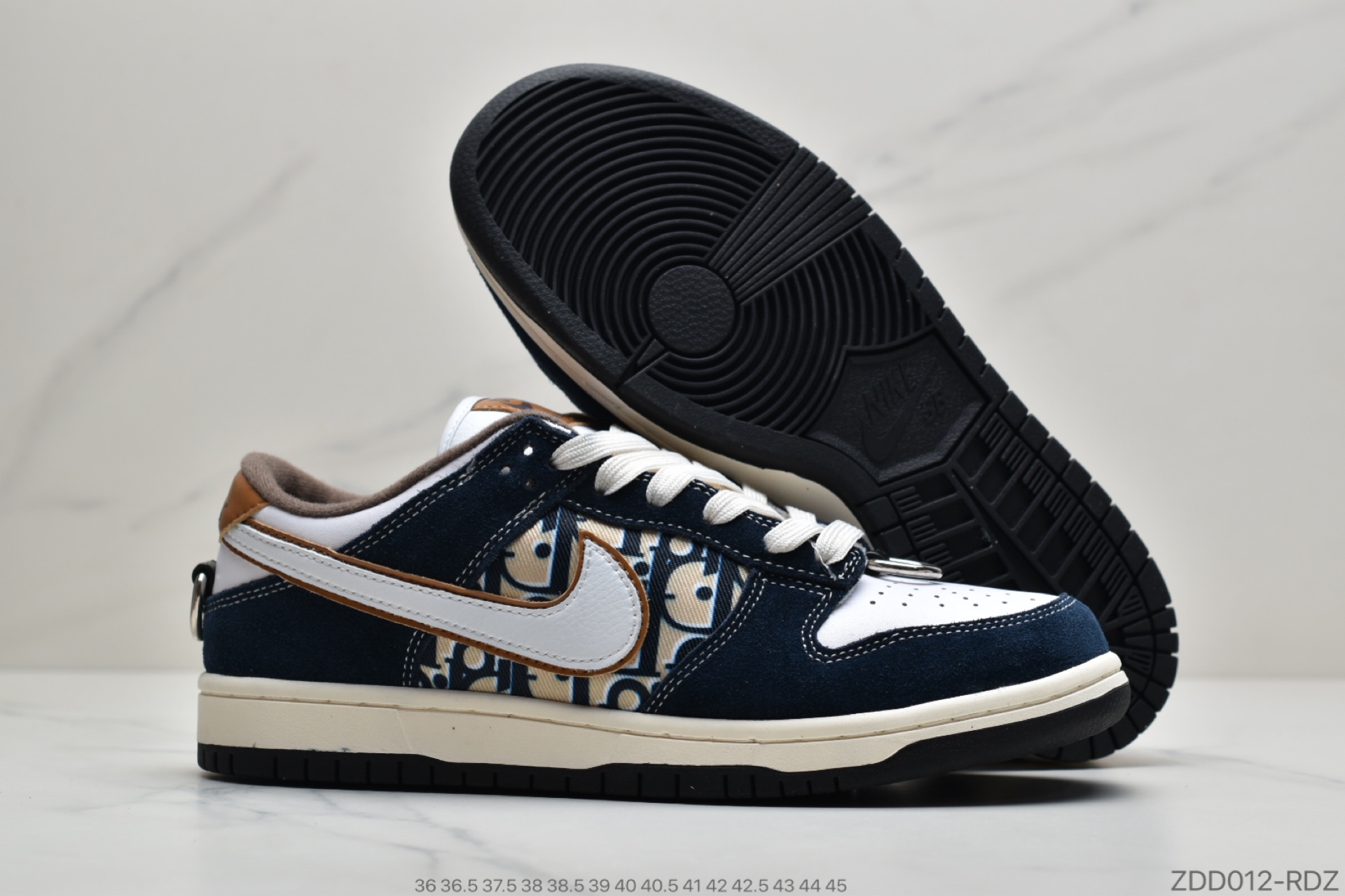 230 公司级耐克NIKE Dunk SB Low Dior定制整双鞋以今年超火的Dunk SB Low