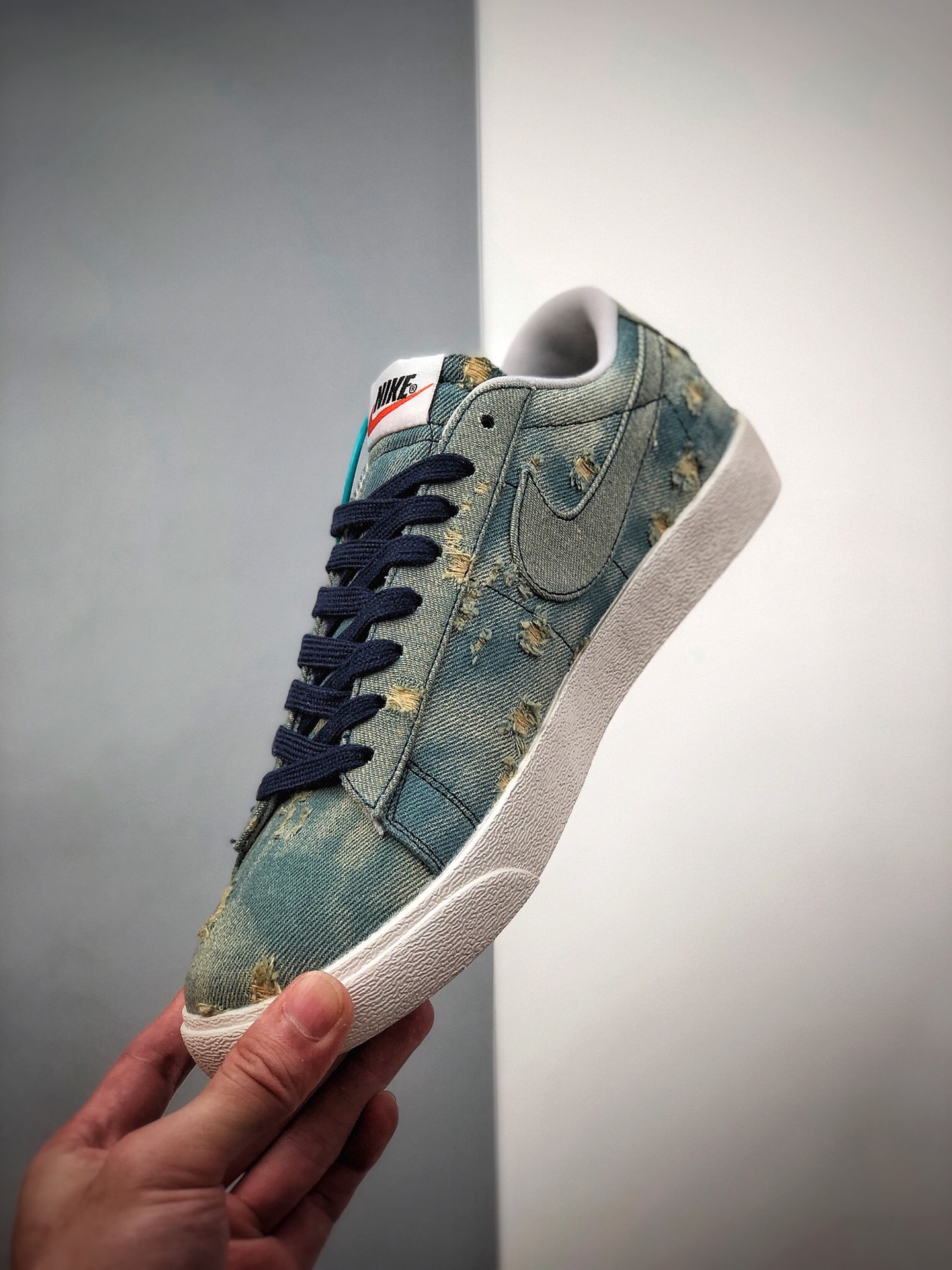 150 NIKE 携手「3×1 右斜纹」为灵感命名的纽约牛仔品牌 3×1 带来两款质感出众的丹宁 Air Force 1 Low 联名新品 905345-403