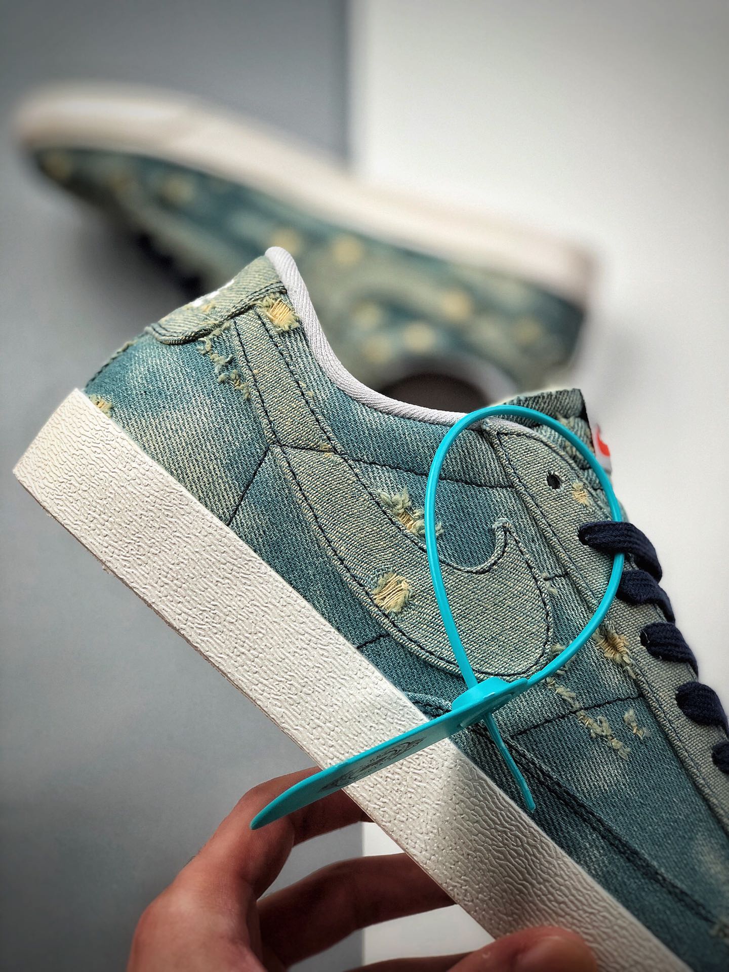 150 NIKE 携手「3×1 右斜纹」为灵感命名的纽约牛仔品牌 3×1 带来两款质感出众的丹宁 Air Force 1 Low 联名新品 905345-403