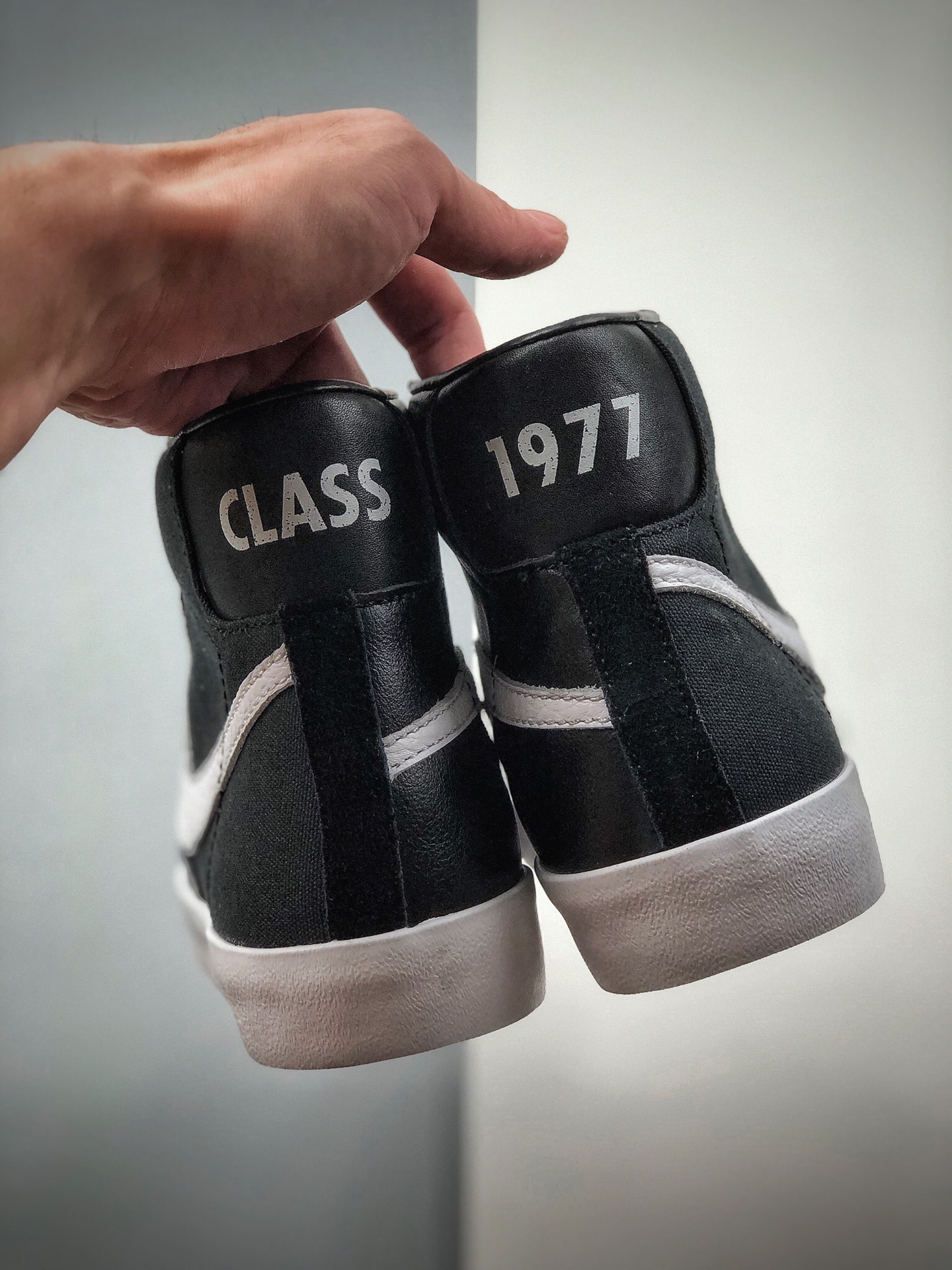 250 Slam Jam x NK Blazer Mid ”Class 1977”经典开拓者高帮百搭休闲运动板鞋“白灰黑皮面” 公司原鞋开发，全鞋身头层皮料，市面唯一正确版本  官方货号: CD8233-001