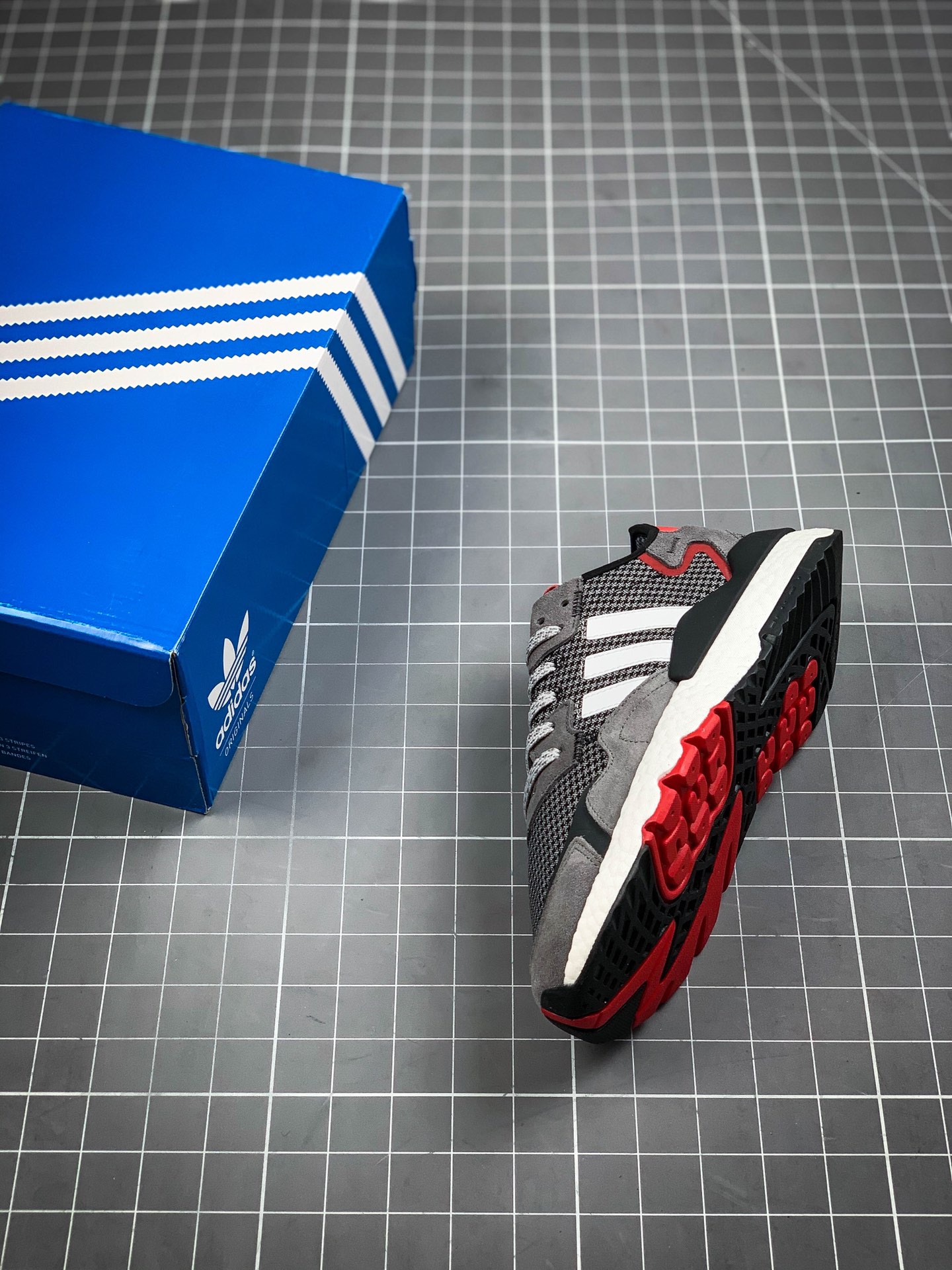 180 AD Nite Jogger 2019 Boost 三叶草 联名夜行者 货号：FV3855