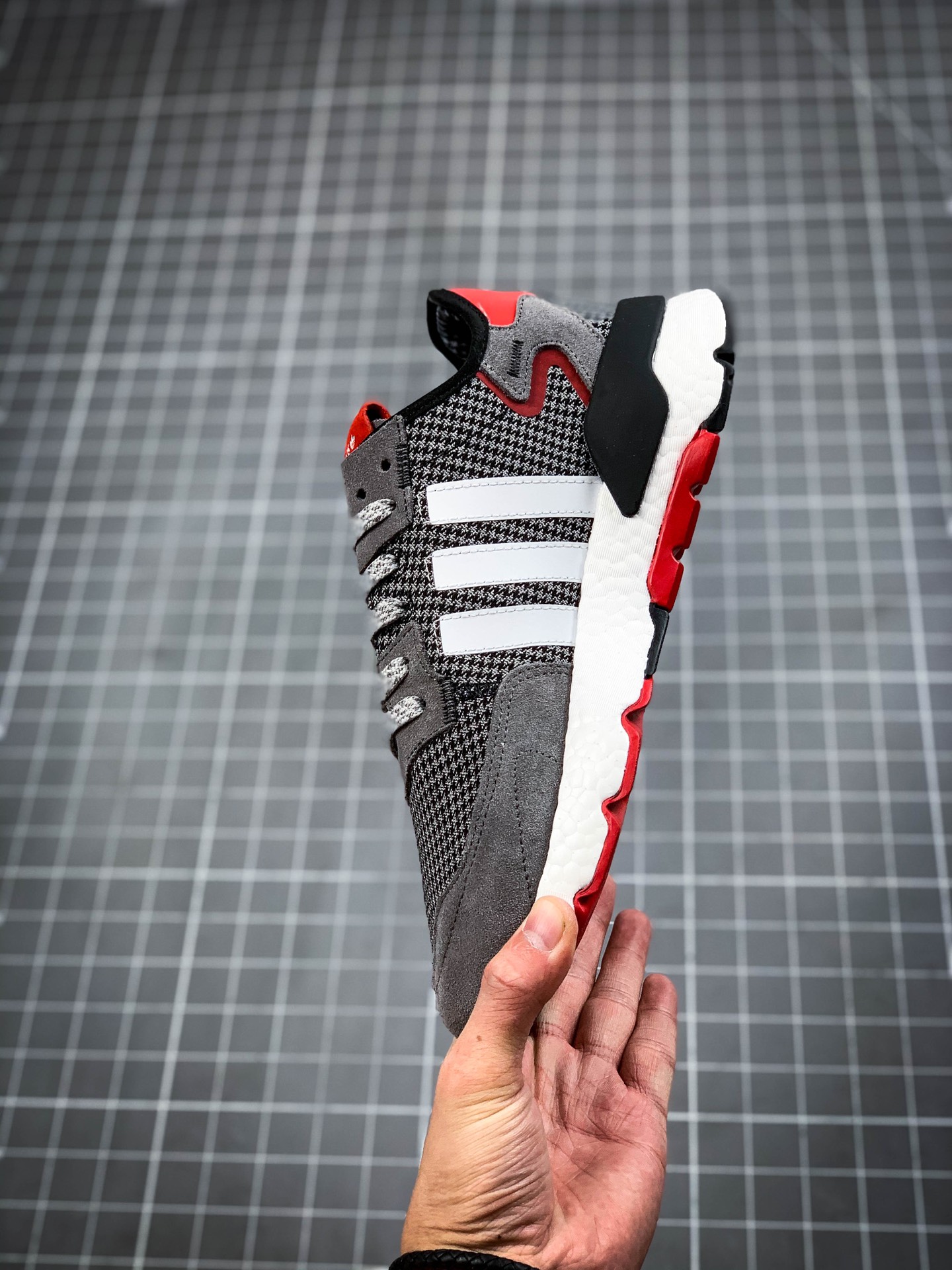 180 AD Nite Jogger 2019 Boost 三叶草 联名夜行者 货号：FV3855