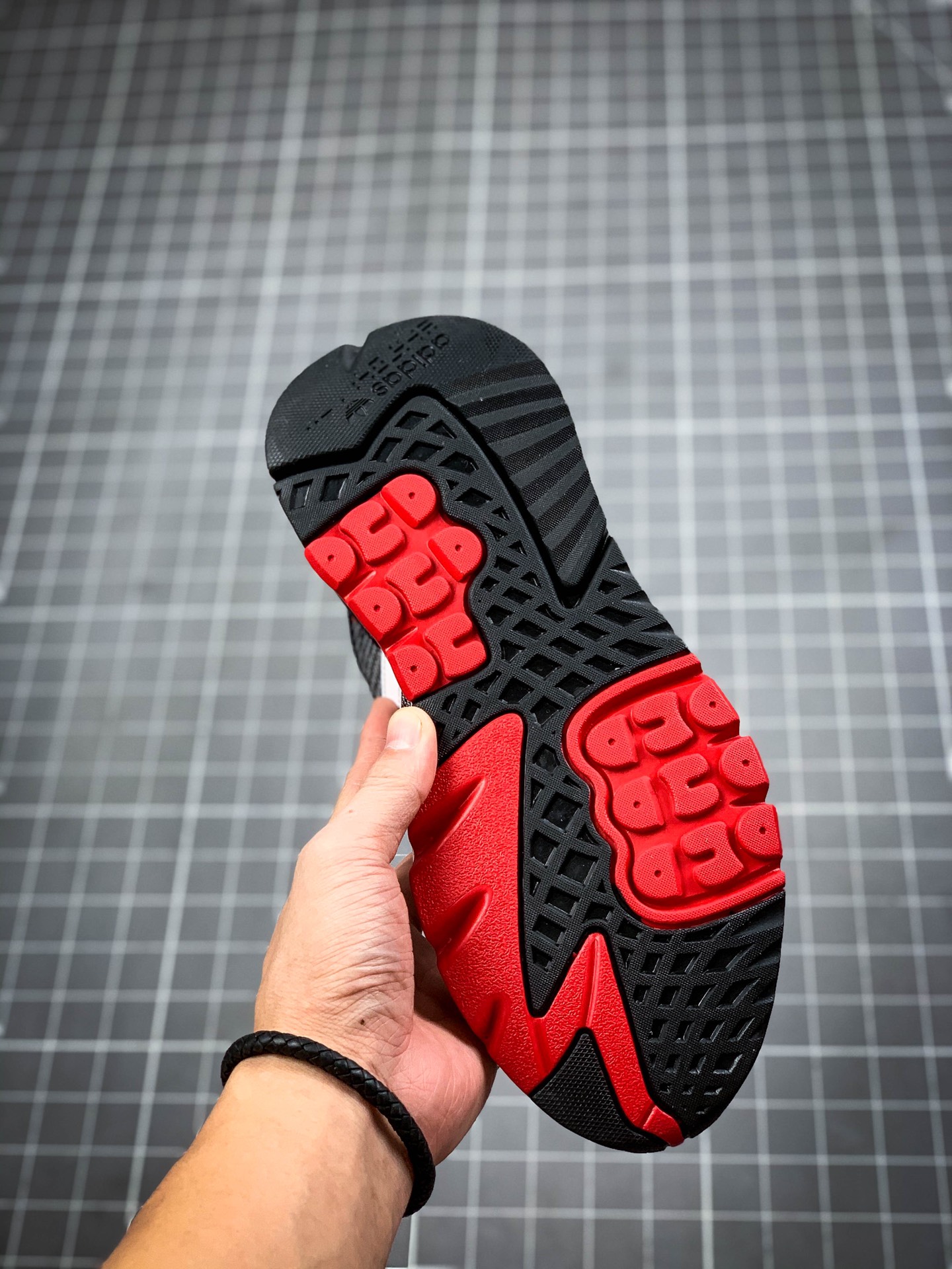 180 AD Nite Jogger 2019 Boost 三叶草 联名夜行者 货号：FV3855