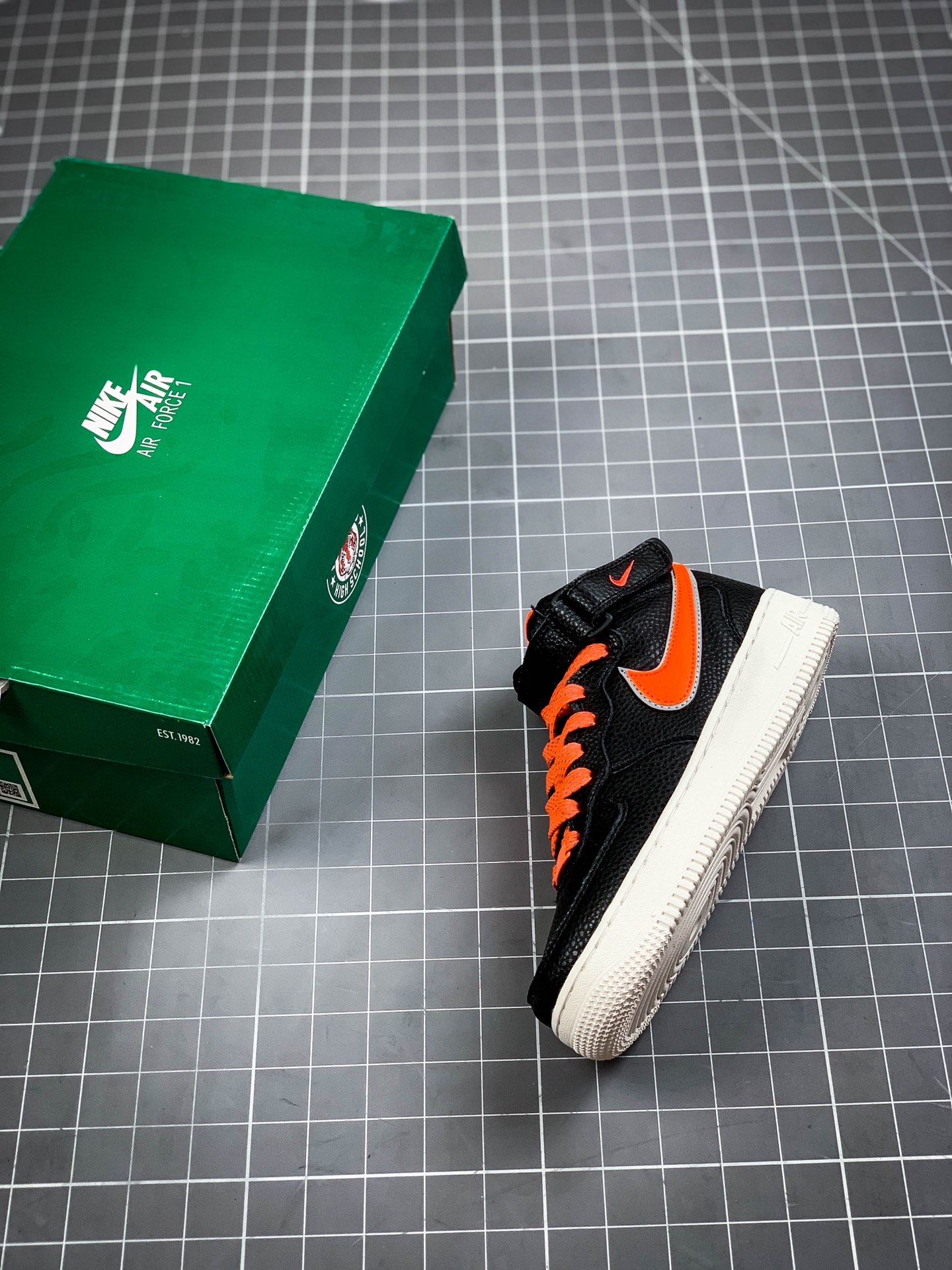 200 黑橘Air Force 1'07 LV8 x Stranger Things “Hawkins High” 怪奇物语联名原楦头原纸板 CJ6106-105-312