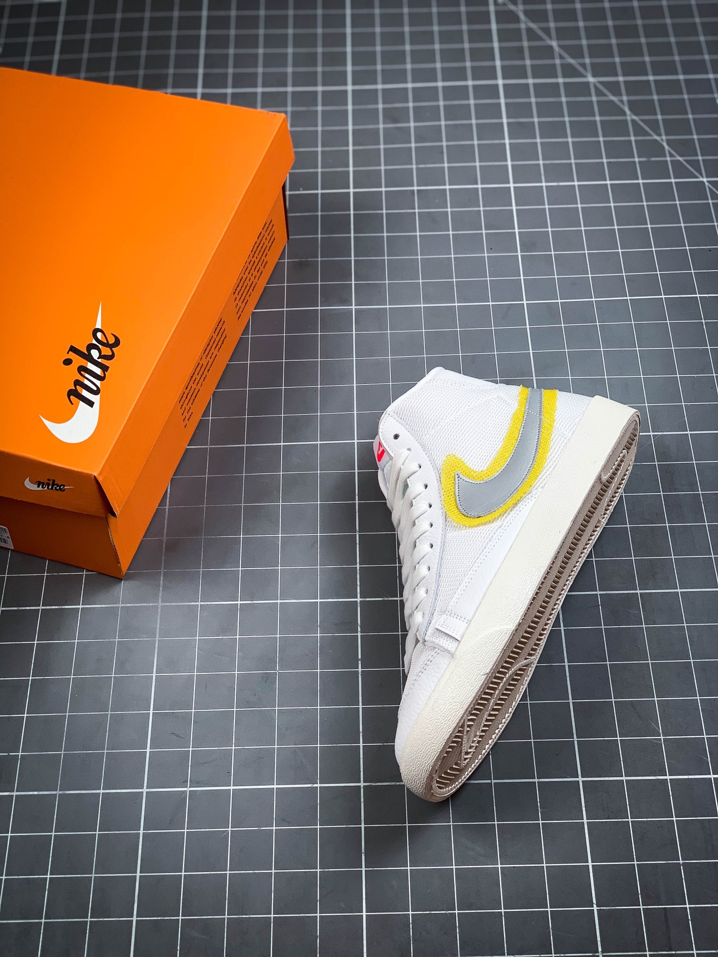 180 Nike Blazer Mid 77 Vintage 全新配色 CZ8105-100
