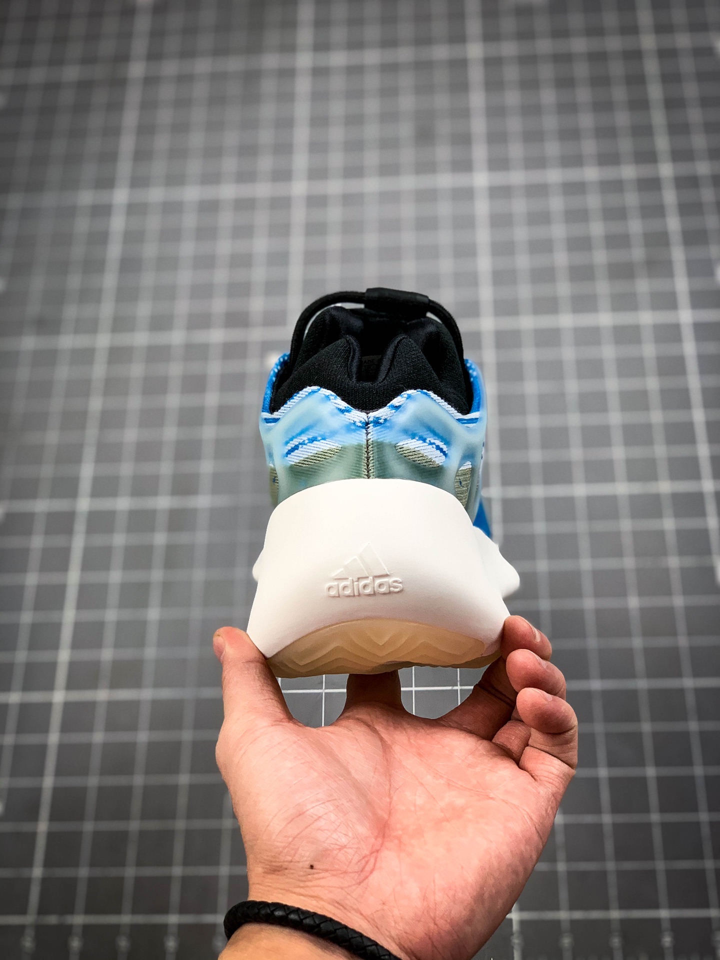 520 纯原版本 Adidas 阿迪达斯 Yeezy 700V3  ” Arzareth ” 极光 侃爷椰子夜光鞋面异型复古老爹鞋 G54850